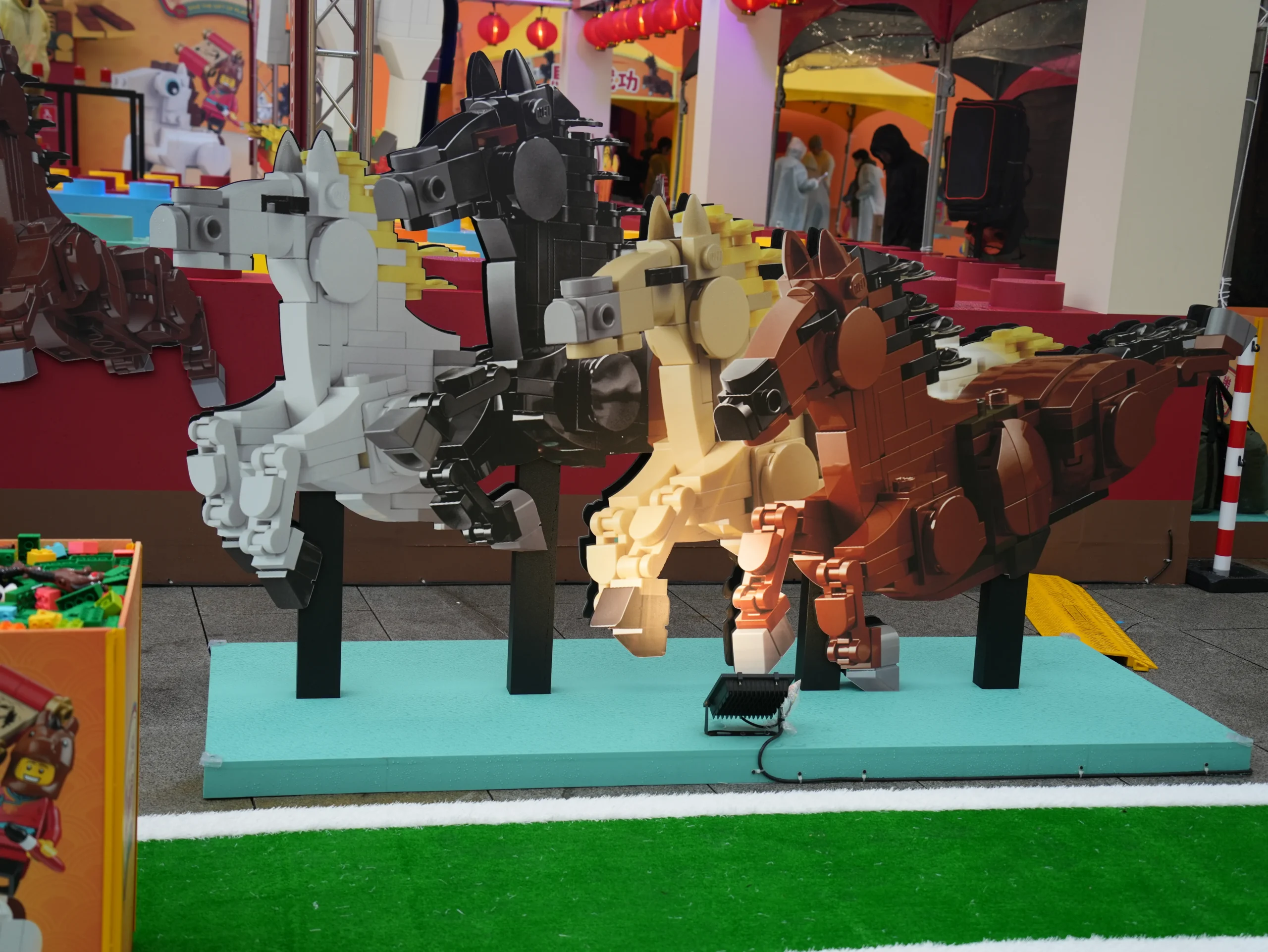 萬馬奔騰賀新年！知名玩具品牌「樂高®」，首度舉辦戶外闖關活動，邀請大小朋友一同玩轉新春！