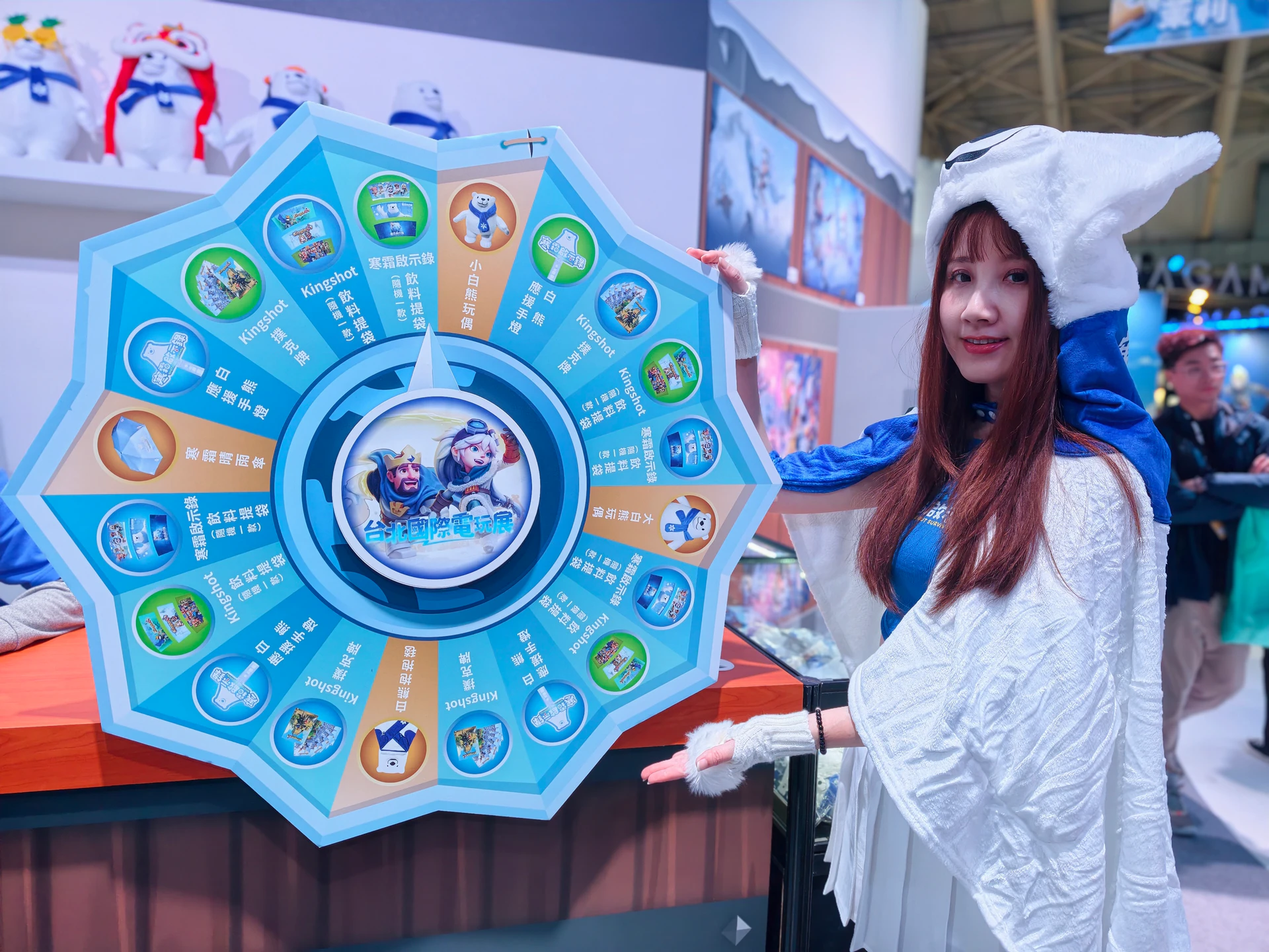 韓援啦啦隊女神登台　《寒霜啟示錄》、《KingShot》舞台首日人潮爆滿