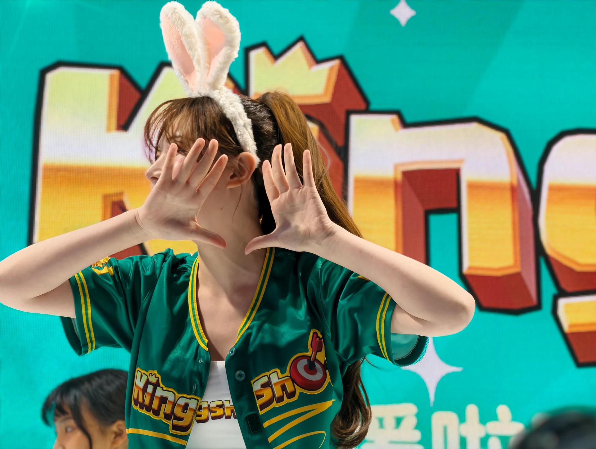 韓援啦啦隊女神登台　《寒霜啟示錄》、《KingShot》舞台首日人潮爆滿