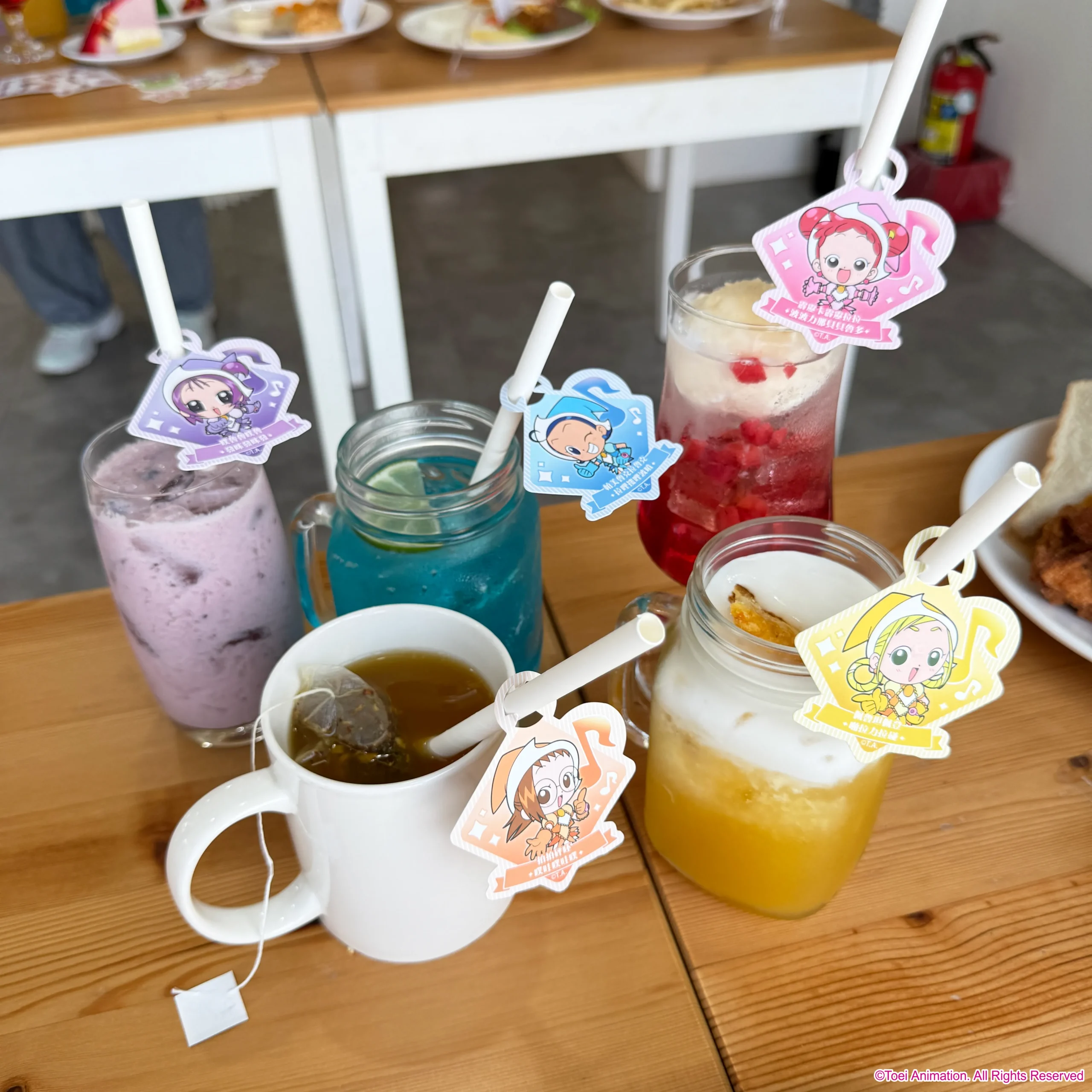 《小魔女 DoReMi × FANFANS CAFÉ 聯名主題餐廳》期間限定登場！主題餐點、甜點、飲品及特典全台三地開跑