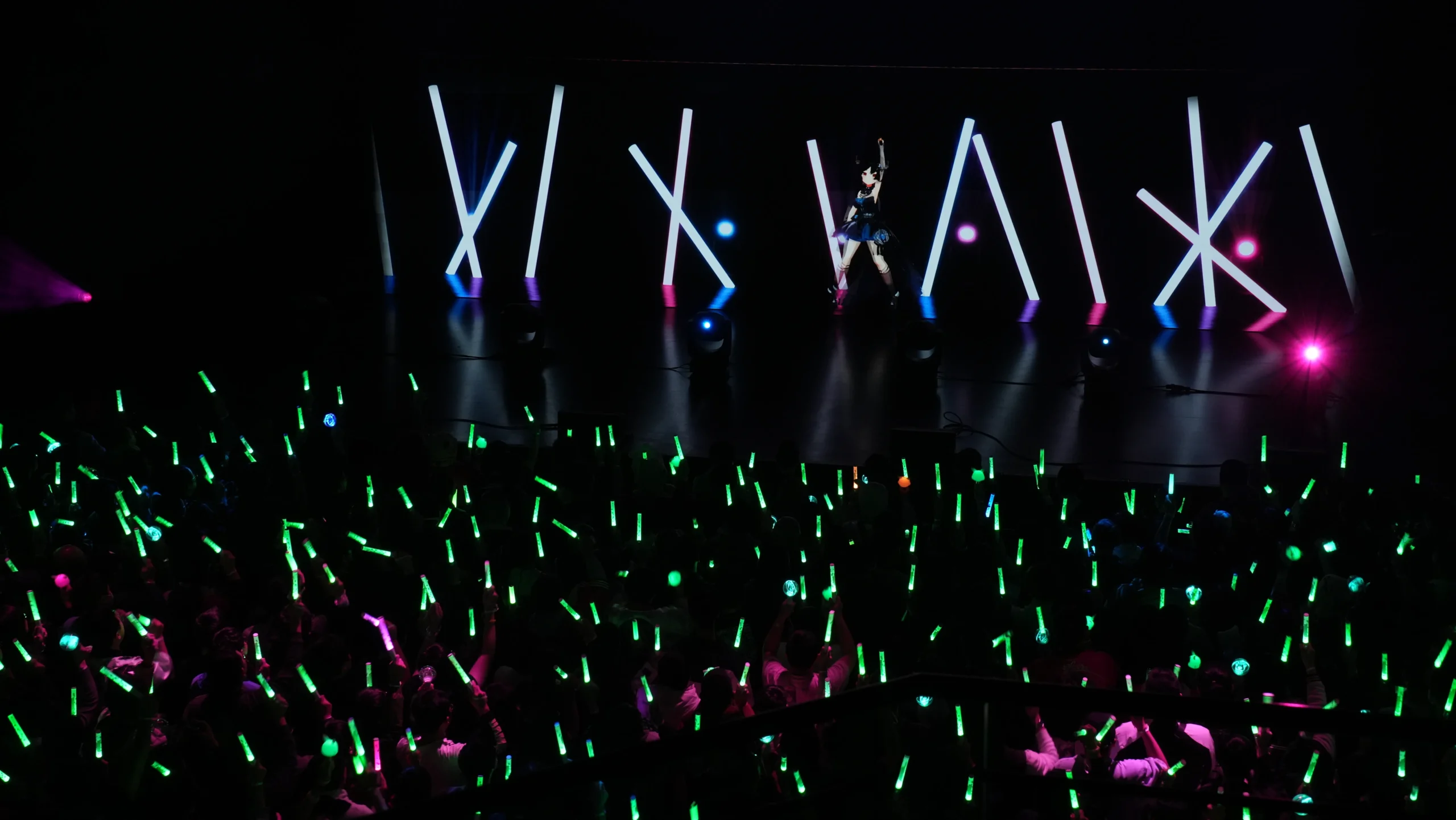 【開箱】歌姬們跨越次元與國境，唱出《TUBEOUT! in TAIPEI 2026》虛實交織的歌聲盛宴