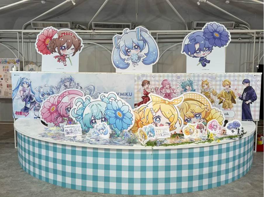 《初音未來 快閃店 - SNOW MIKU & Piapro Characters Flower*Retro Look 》快閃店於 2 月 7 日至 2 月 22 日在台北松菸文創園區登場！