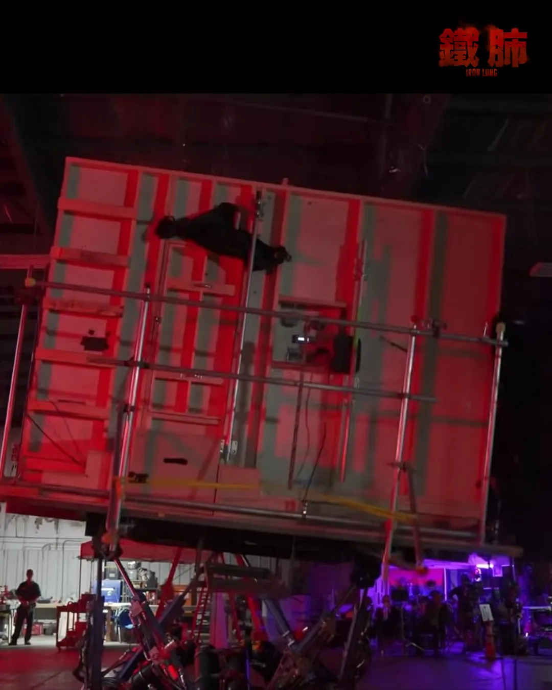 媲美《全面啟動》打造電玩擬真「鐵肺」潛艇影史破紀錄「失血」 30萬公升血漿打造血海奇觀