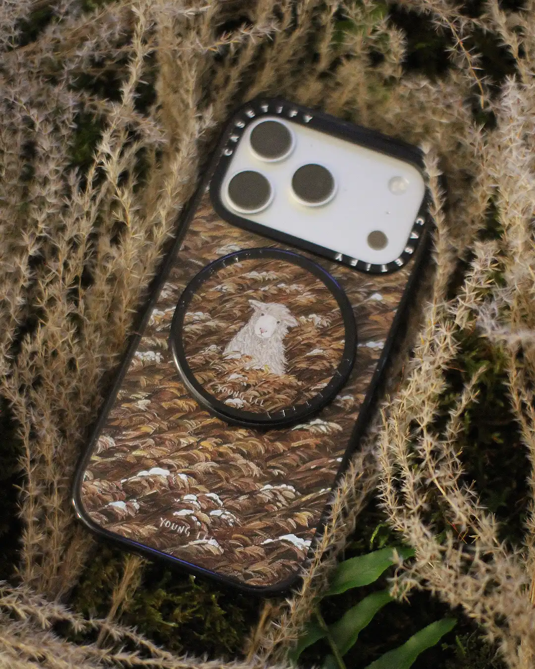 【CASETiFY 每週推薦系列】可憐又可愛的褲褲兔首度聯名 CASETiFY！還有首爾藝術家 Young Lee、色彩繽紛的 Messy Desk 與 Meri Meri 等療癒系列助你展開燦爛笑容