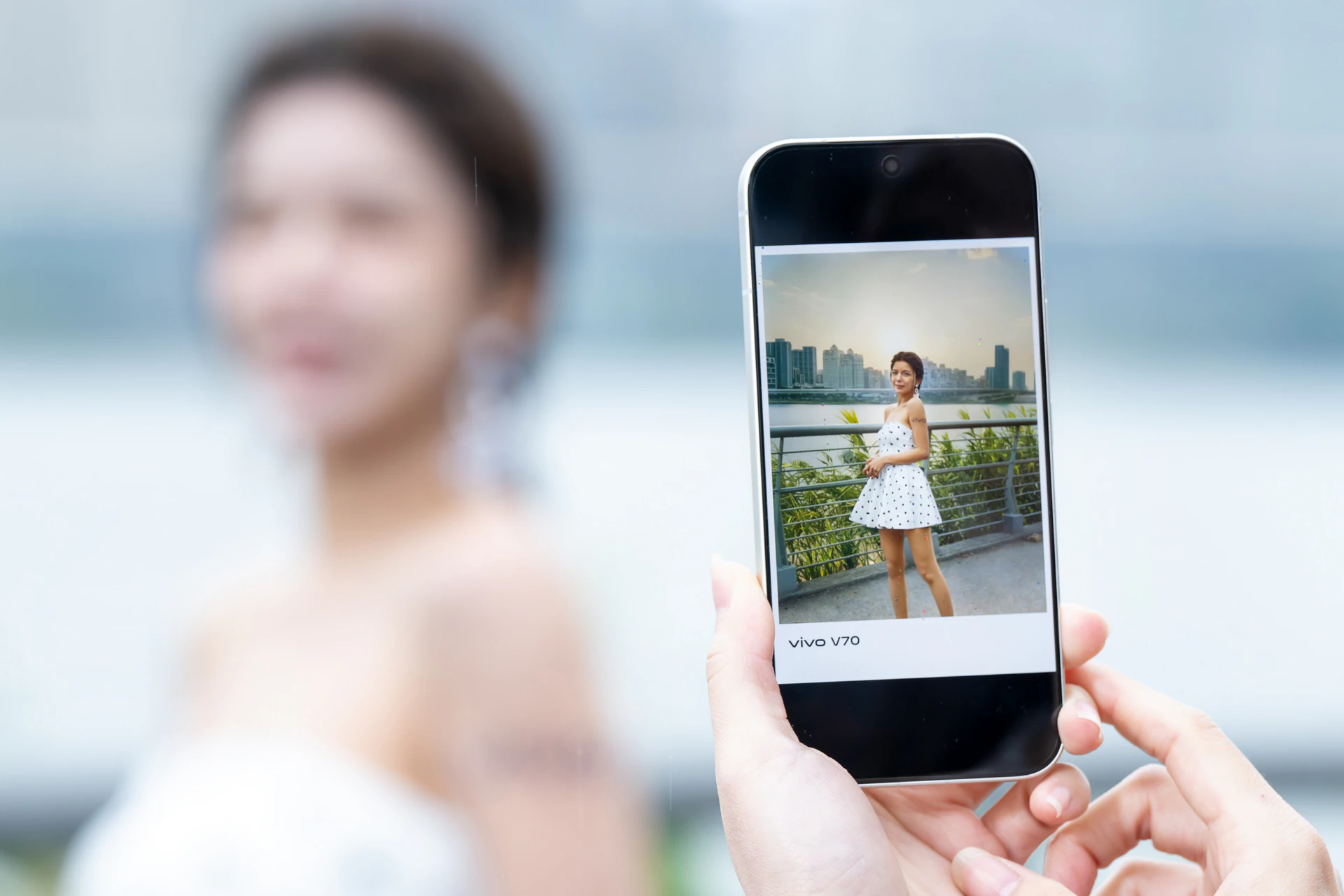 「舞台模式」首次下放！vivo V70系列登台　AI修圖大師、魔法換天、聲音橡皮擦一次上