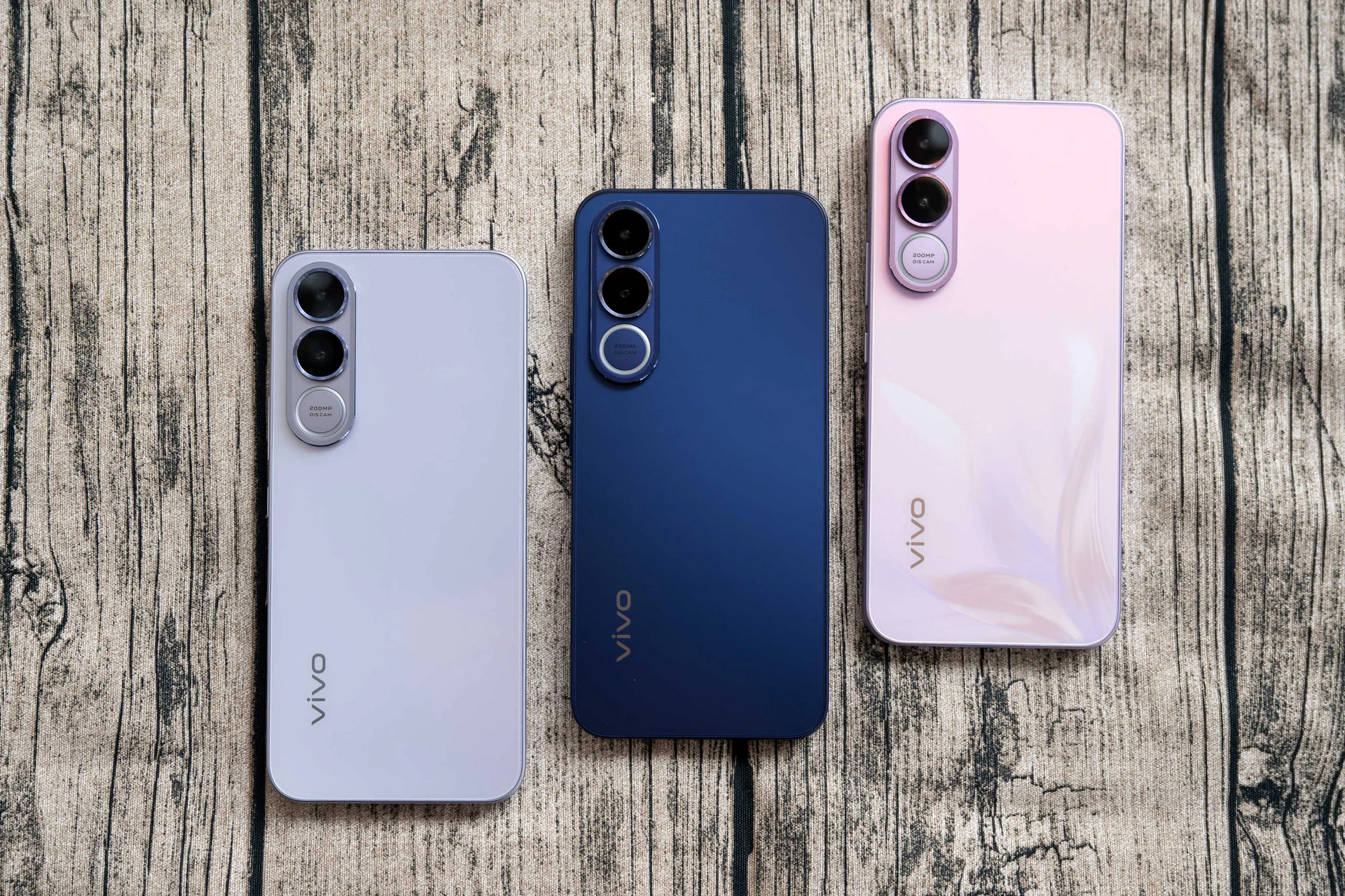 「舞台模式」首次下放！vivo V70系列登台　AI修圖大師、魔法換天、聲音橡皮擦一次上