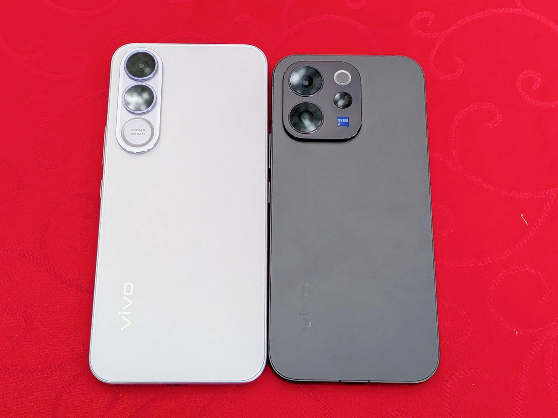 「舞台模式」首次下放！vivo V70系列登台　AI修圖大師、魔法換天、聲音橡皮擦一次上