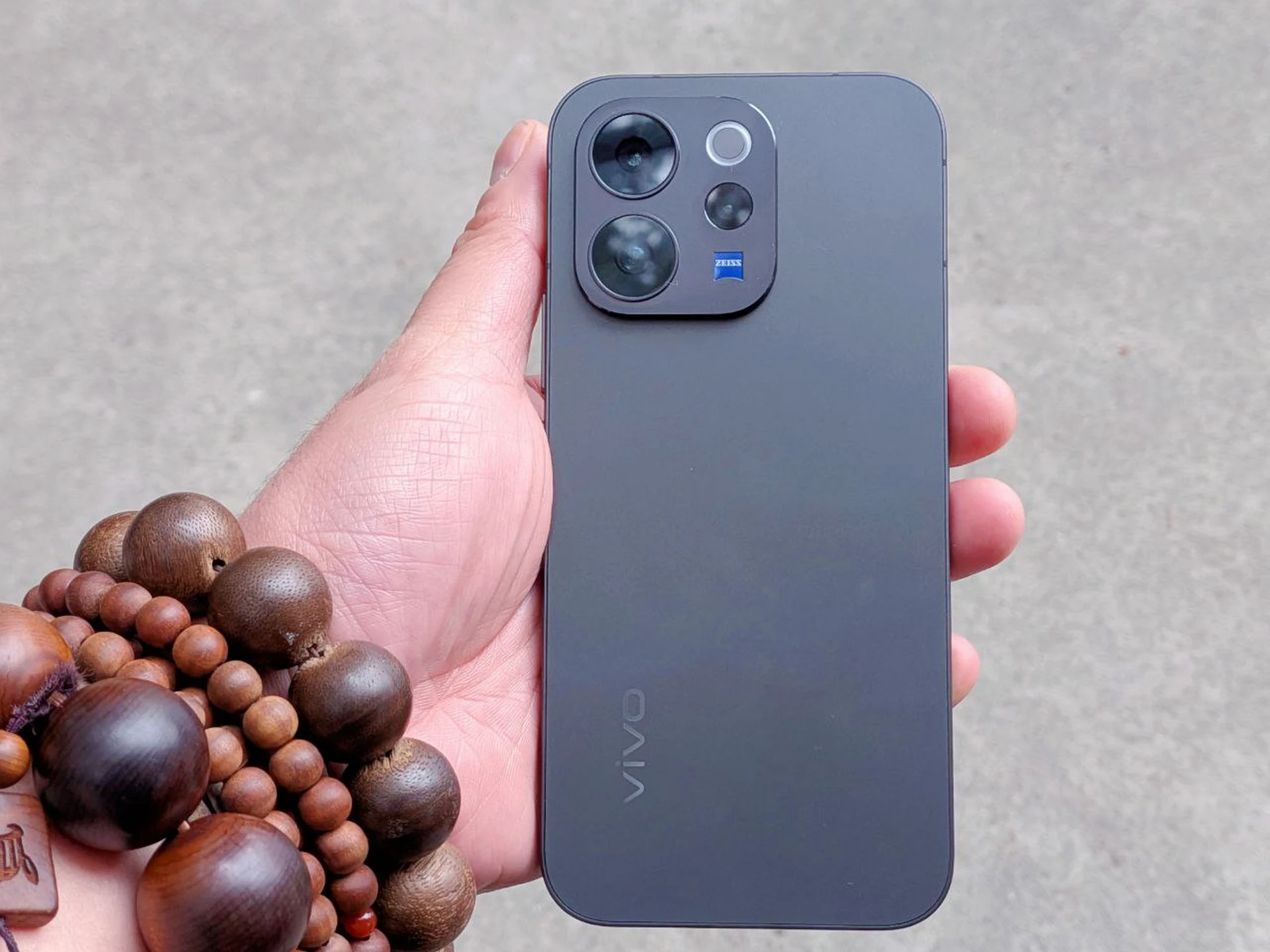 「舞台模式」首次下放！vivo V70系列登台　AI修圖大師、魔法換天、聲音橡皮擦一次上