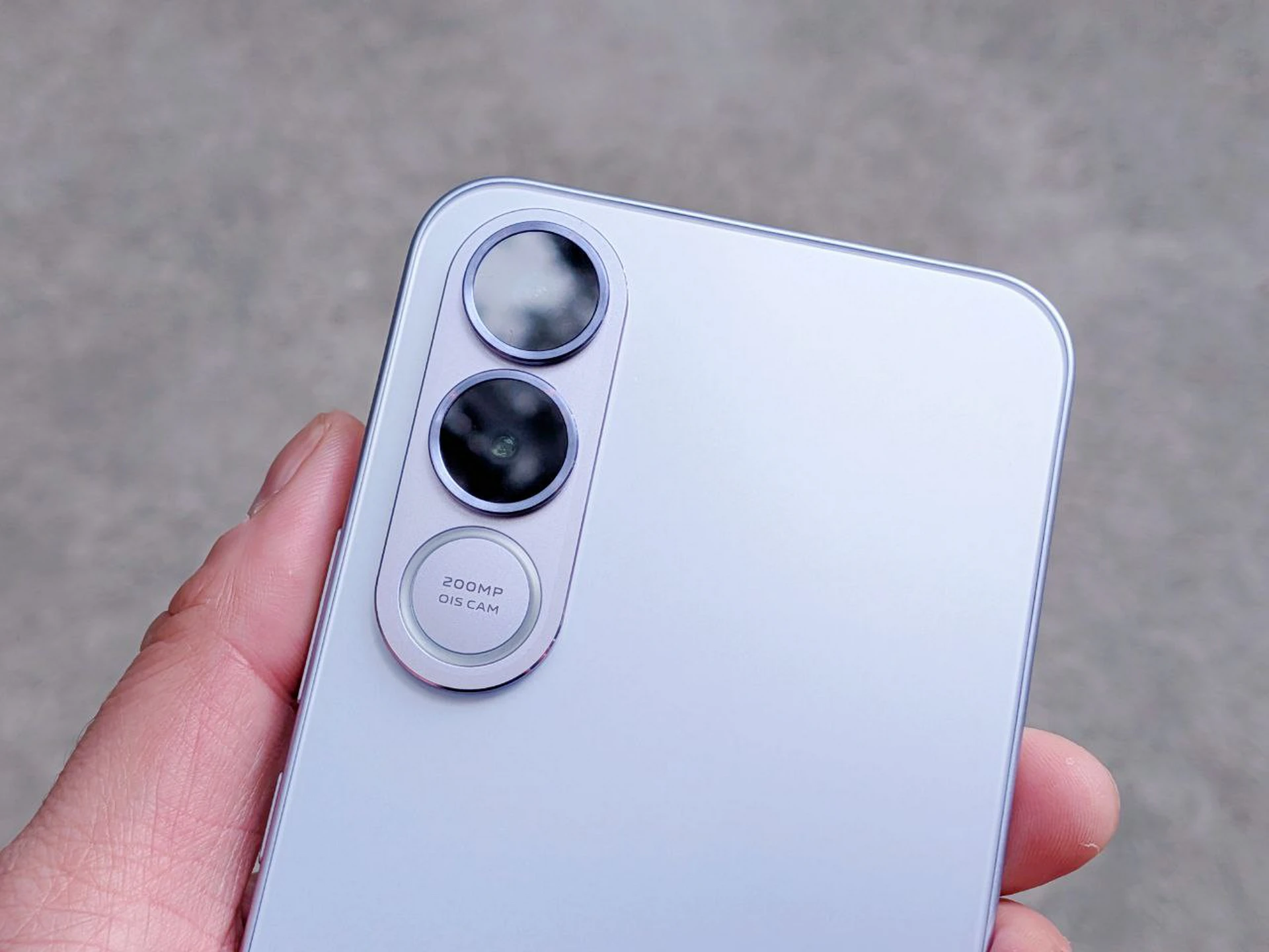 「舞台模式」首次下放！vivo V70系列登台　AI修圖大師、魔法換天、聲音橡皮擦一次上