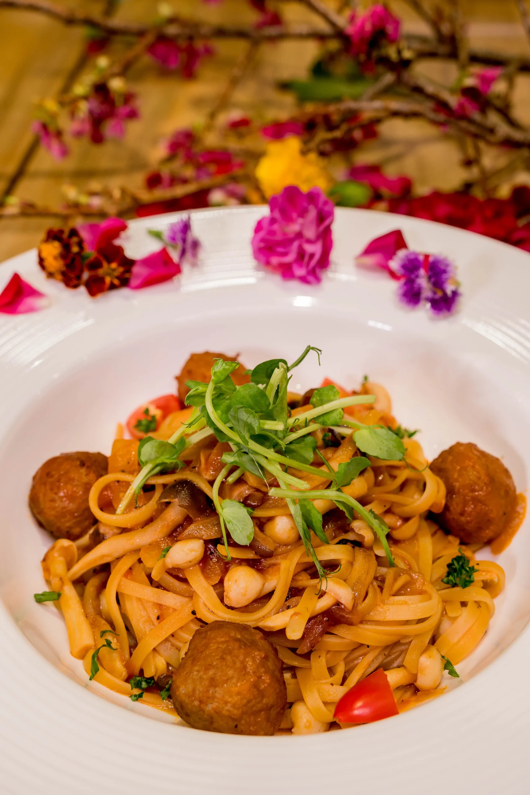 粉絲必朝聖！MOJOIN 打造人氣BL大作《叛逆玩家》主題咖啡廳復刻經典場景、主題餐點與全新周邊 一次滿足CP粉！