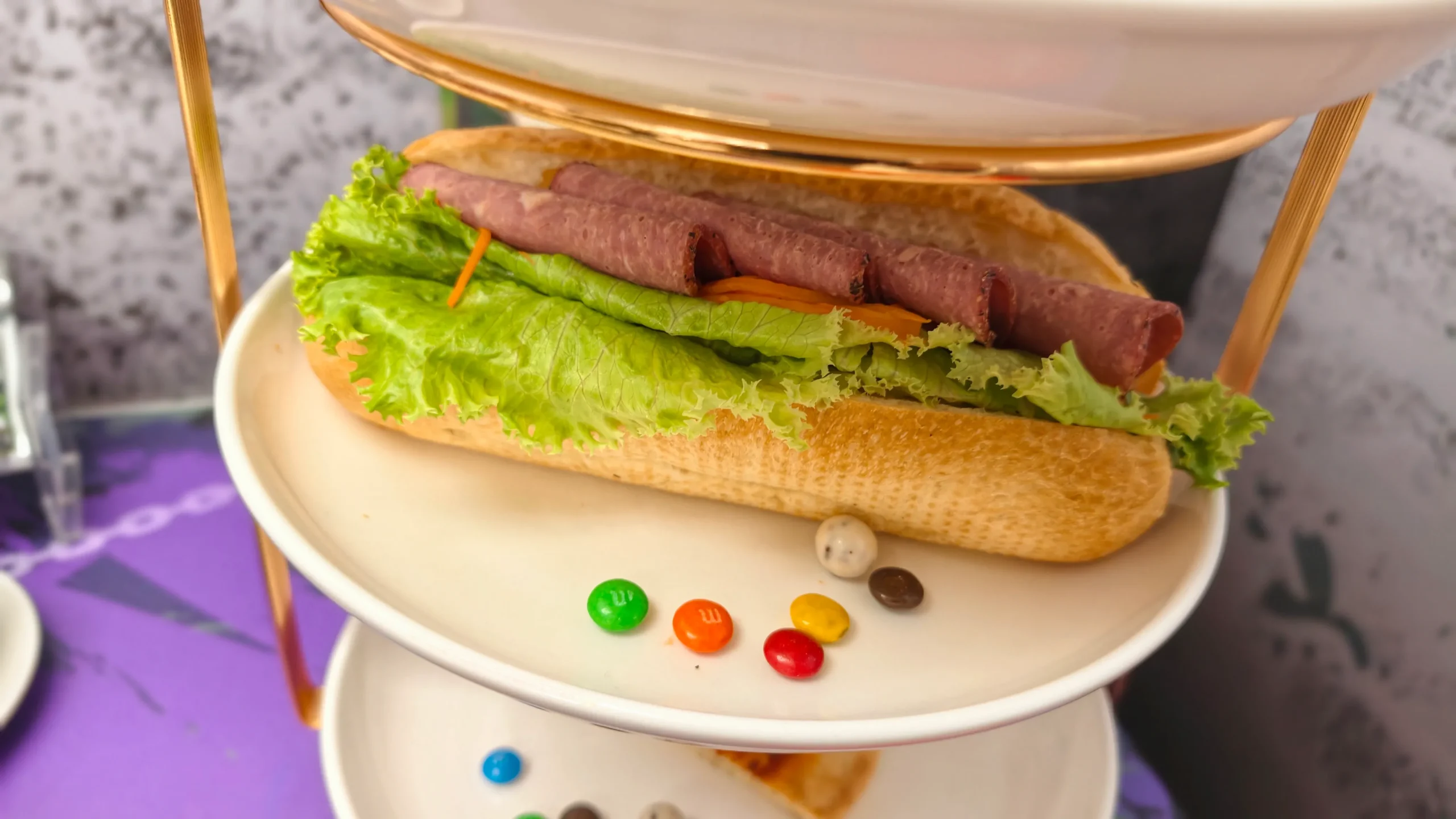 【開箱】《進擊的巨人 搖滾世代》ｘ次元波板糖聯動主題餐廳，人氣 IP 全新風貌！