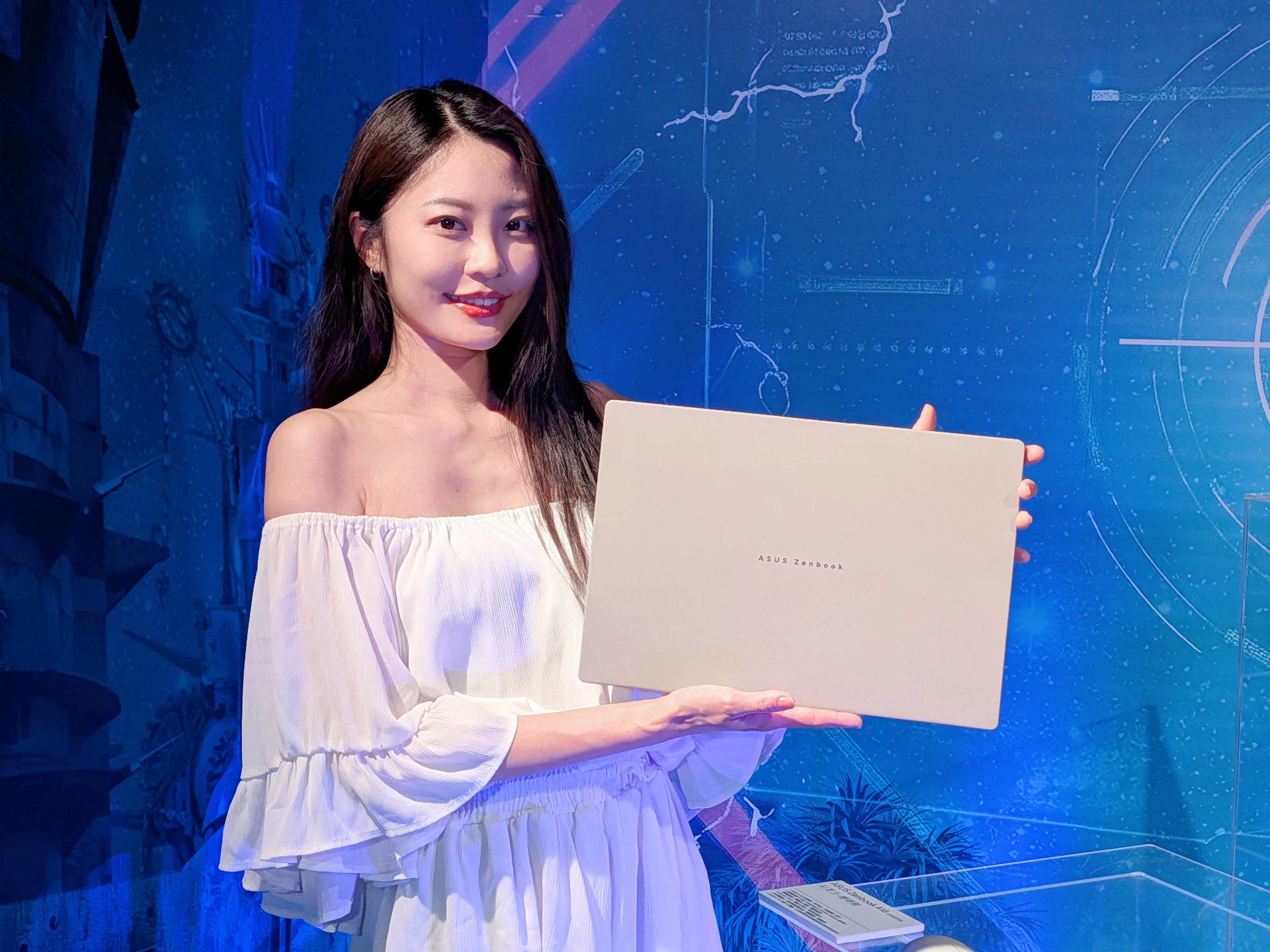 16吋只有1.2公斤　華碩AI筆電Zenbook A16登場