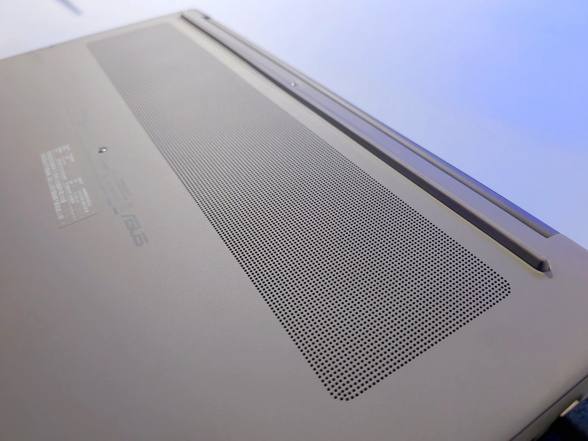 16吋只有1.2公斤　華碩AI筆電Zenbook A16登場