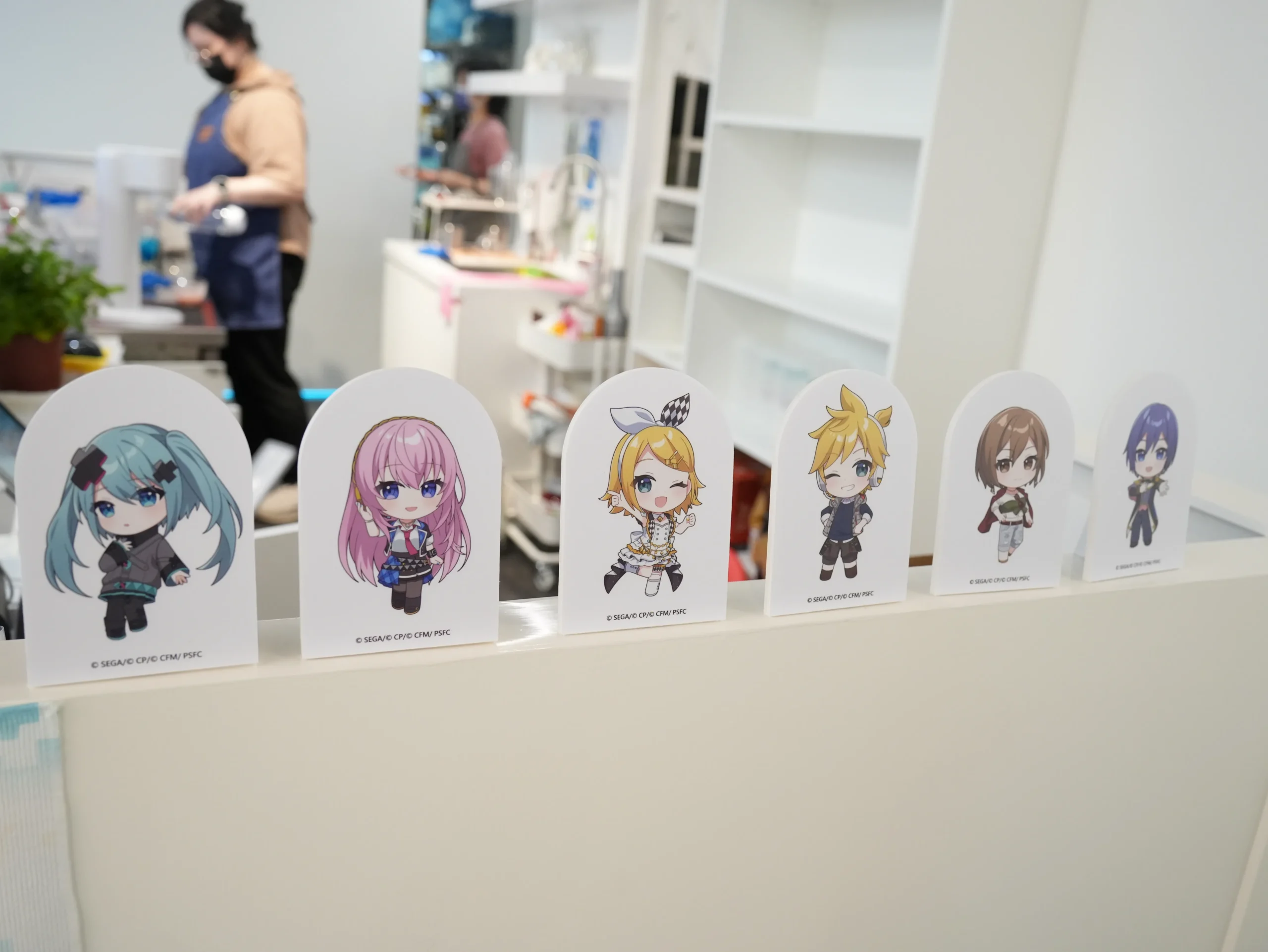 【開箱】《劇場版 世界計畫 崩壞的世界與無法歌唱的初音未來》x 萌番 MoreFun，找回最初歌唱的勇氣！