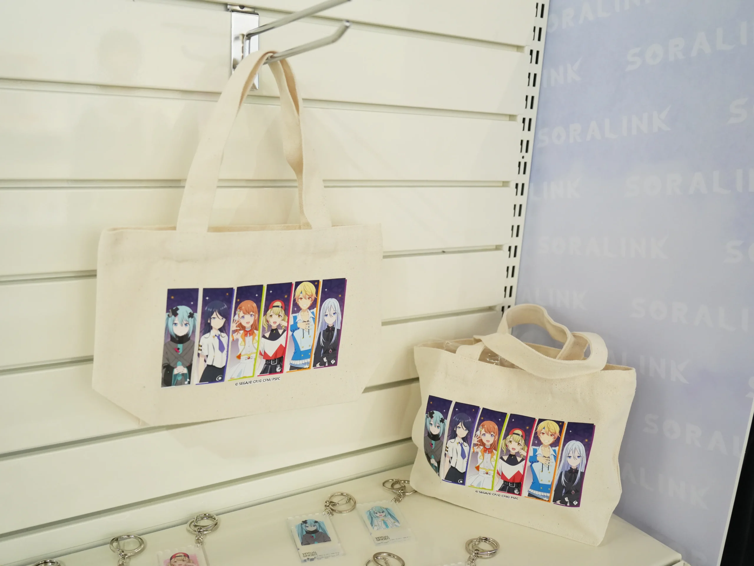 【開箱】《劇場版 世界計畫 崩壞的世界與無法歌唱的初音未來》x 萌番 MoreFun，找回最初歌唱的勇氣！