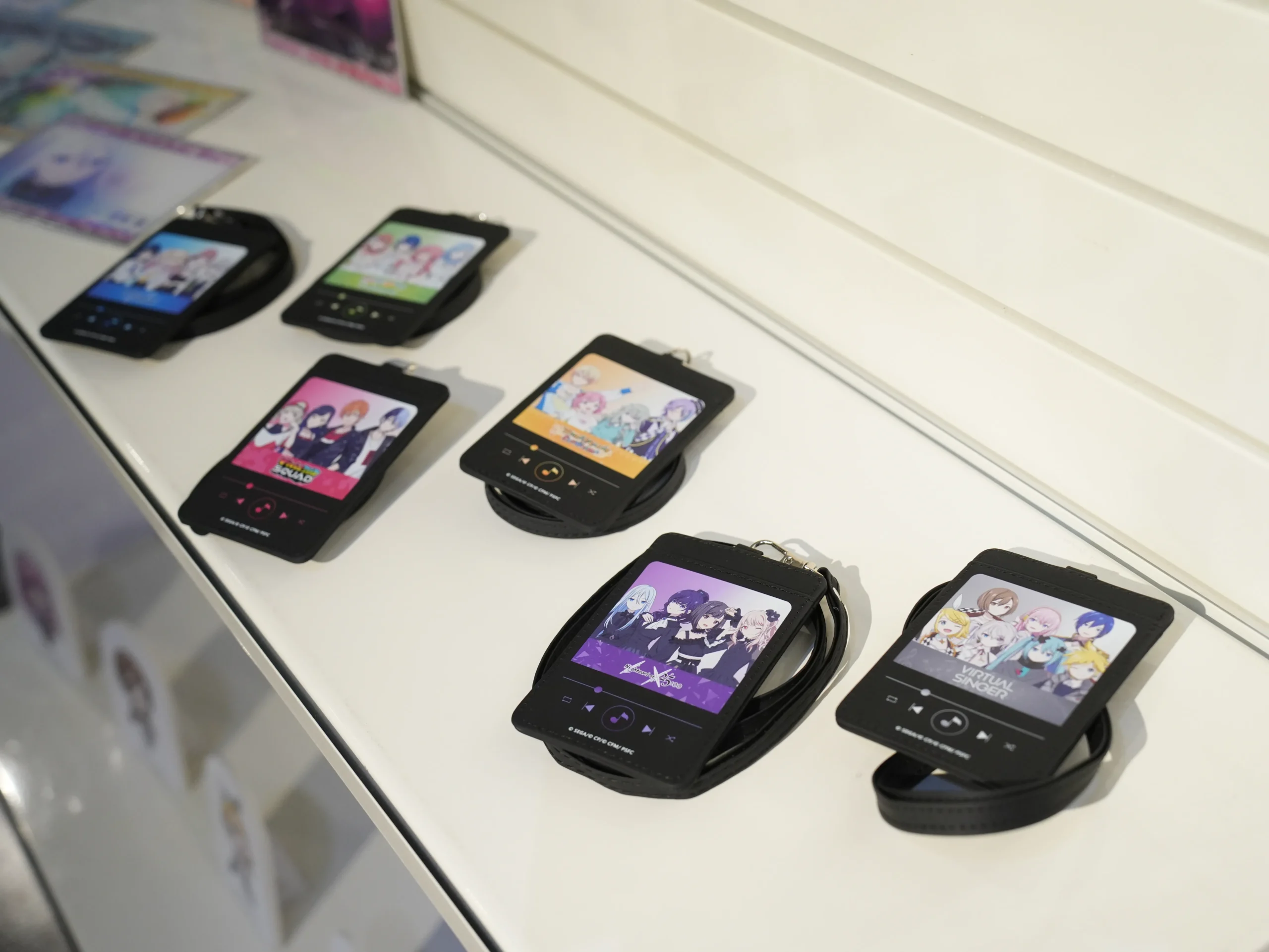 【開箱】《劇場版 世界計畫 崩壞的世界與無法歌唱的初音未來》x 萌番 MoreFun，找回最初歌唱的勇氣！