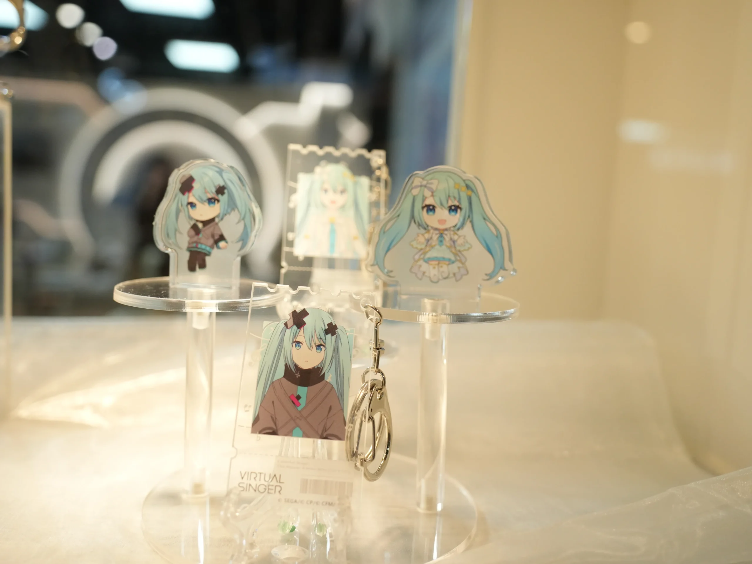 【開箱】《劇場版 世界計畫 崩壞的世界與無法歌唱的初音未來》x 萌番 MoreFun，找回最初歌唱的勇氣！