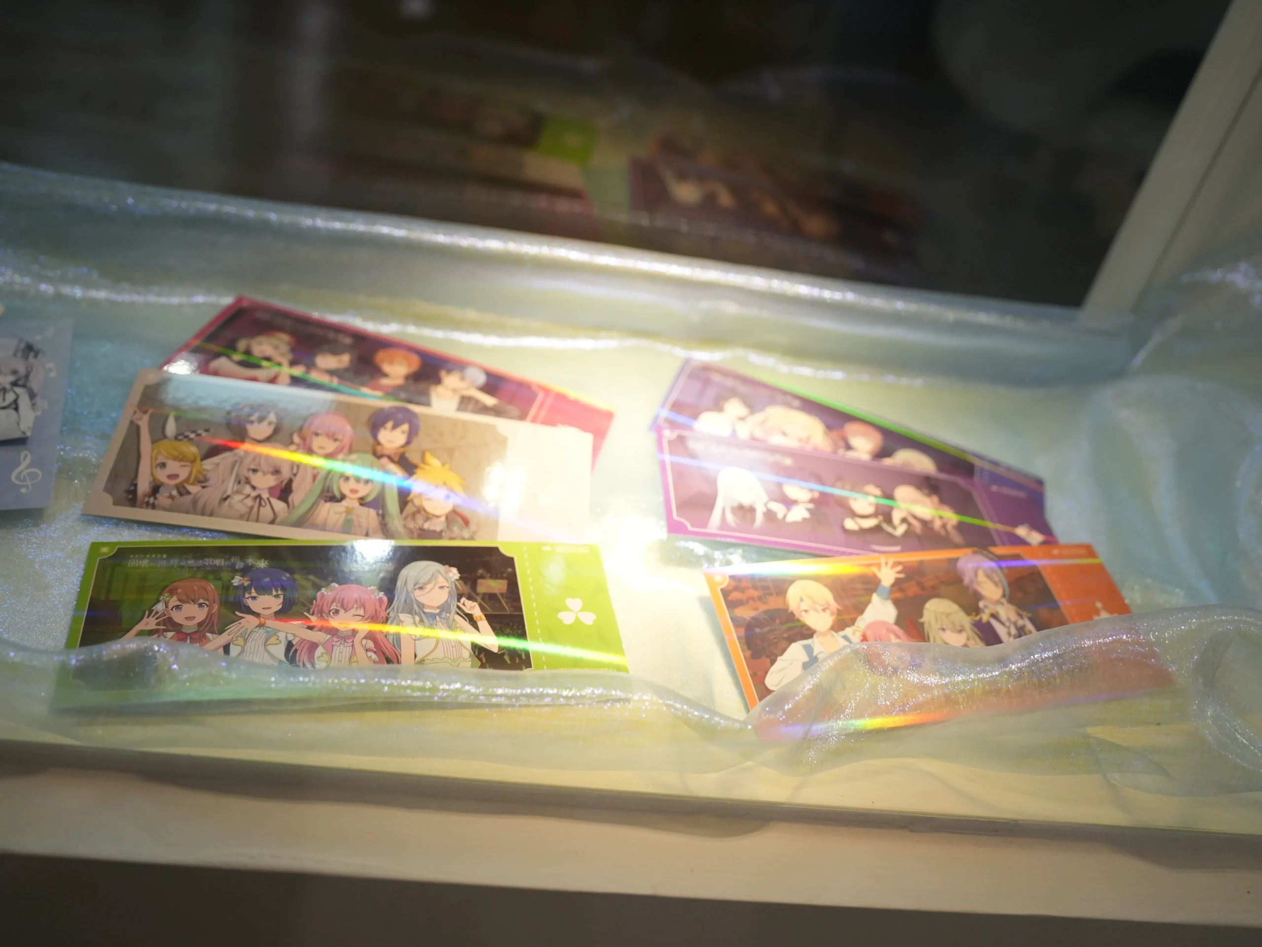 【開箱】《劇場版 世界計畫 崩壞的世界與無法歌唱的初音未來》x 萌番 MoreFun，找回最初歌唱的勇氣！