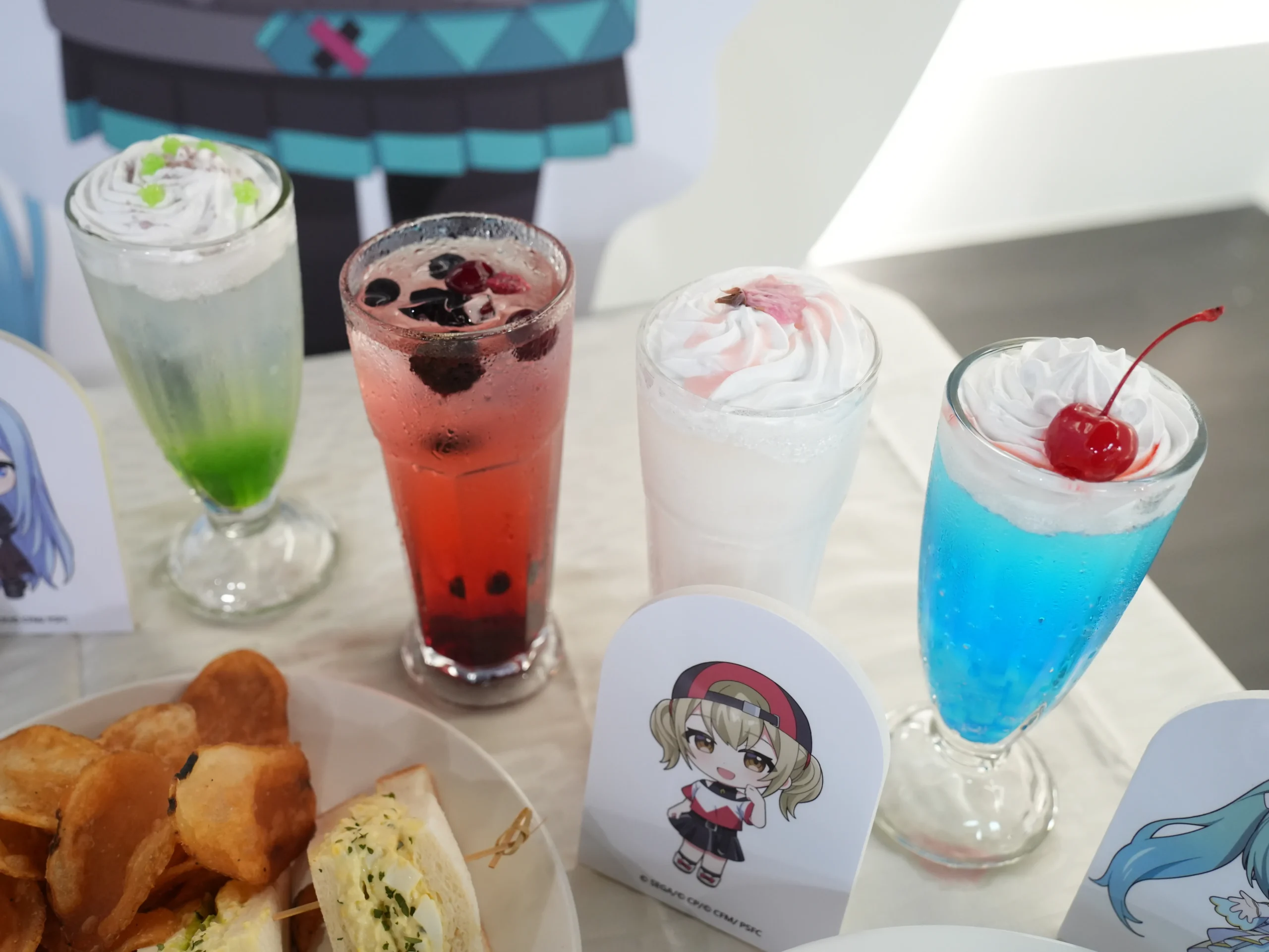 【開箱】《劇場版 世界計畫 崩壞的世界與無法歌唱的初音未來》x 萌番 MoreFun，找回最初歌唱的勇氣！