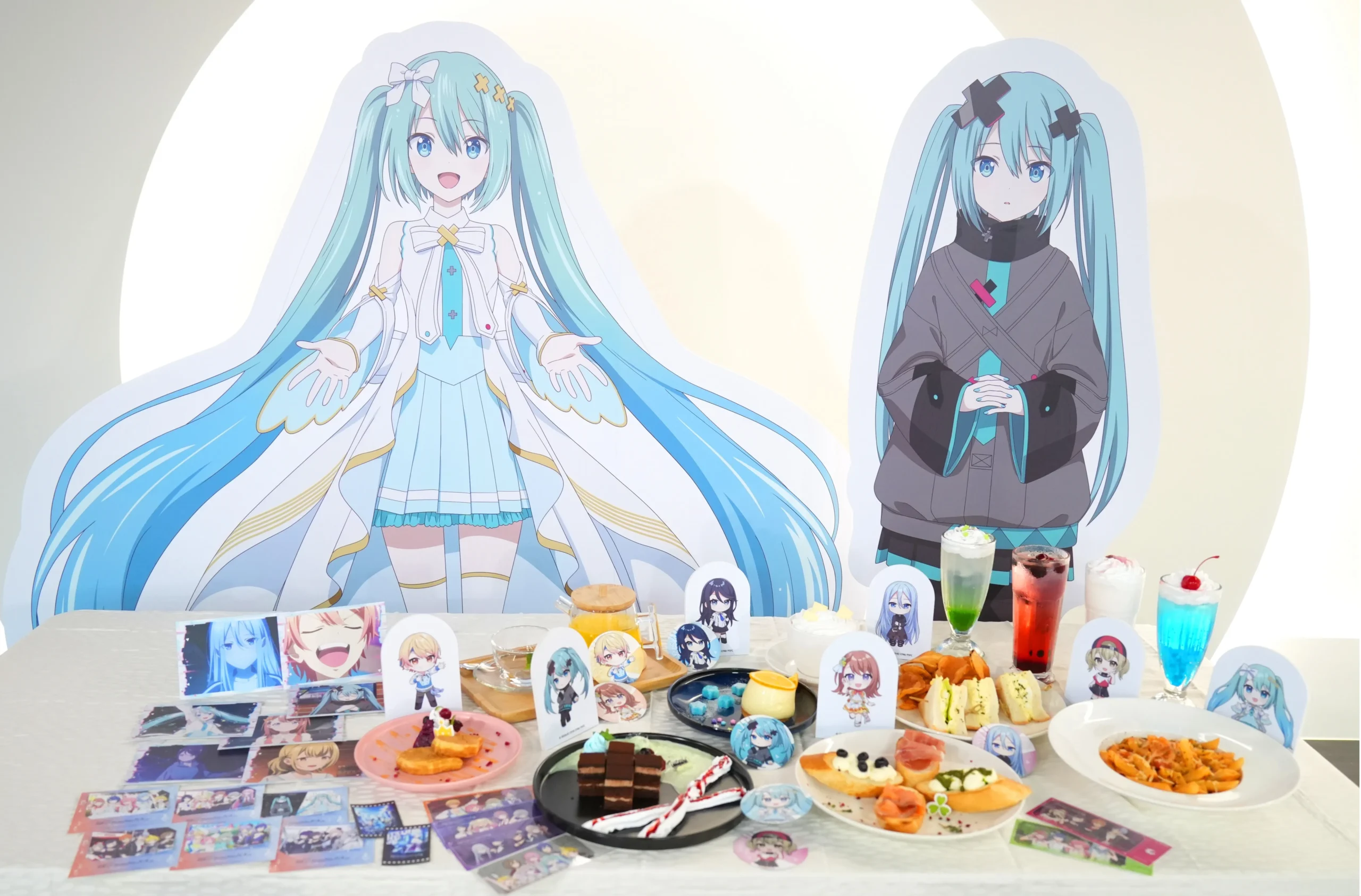 【開箱】《劇場版 世界計畫 崩壞的世界與無法歌唱的初音未來》x 萌番 MoreFun，找回最初歌唱的勇氣！