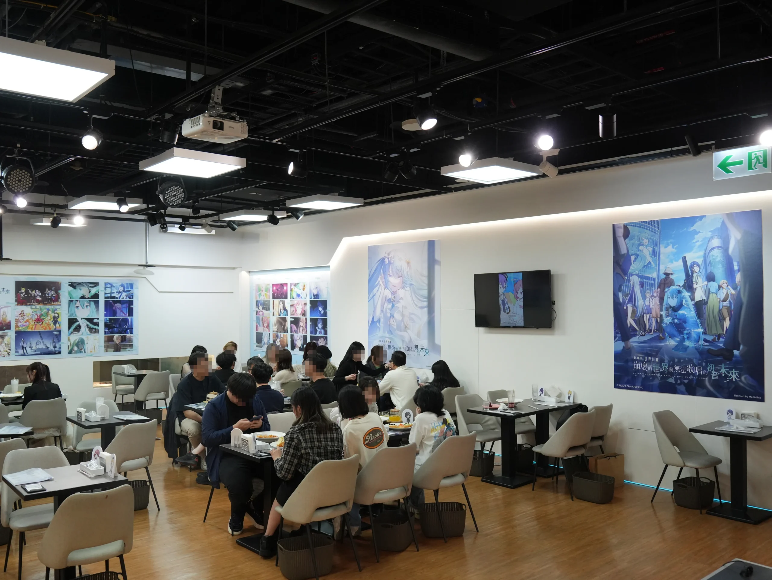 【開箱】《劇場版 世界計畫 崩壞的世界與無法歌唱的初音未來》x 萌番 MoreFun，找回最初歌唱的勇氣！