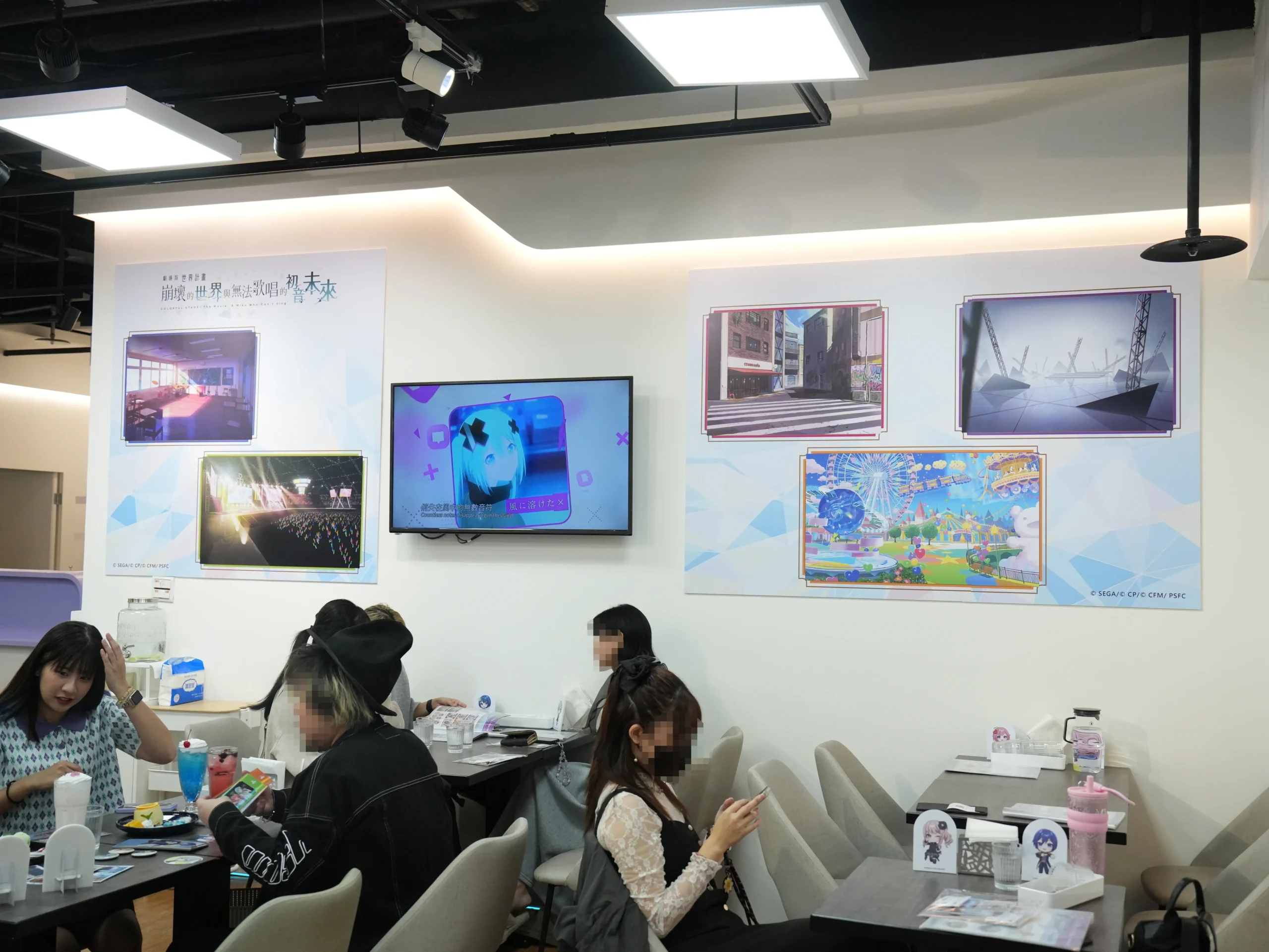 【開箱】《劇場版 世界計畫 崩壞的世界與無法歌唱的初音未來》x 萌番 MoreFun，找回最初歌唱的勇氣！