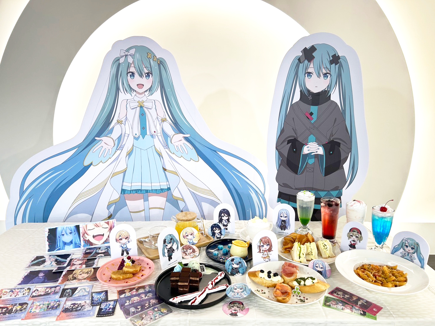 【開箱】《劇場版 世界計畫 崩壞的世界與無法歌唱的初音未來》x 萌番 MoreFun，找回最初歌唱的勇氣！