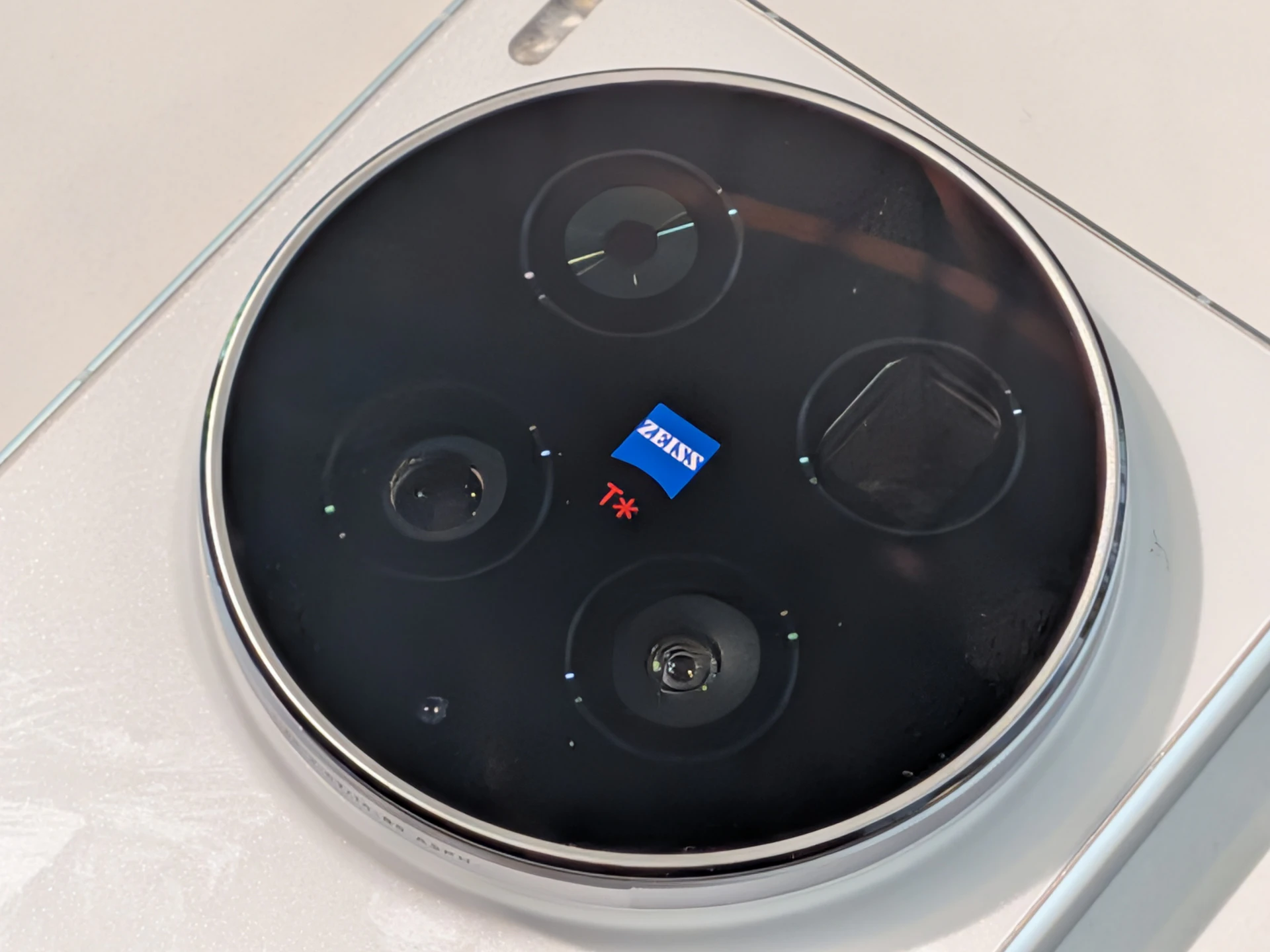 超專業錄影模式問世！手機進化成專業攝影工具　vivo X300 Ultra搶先看