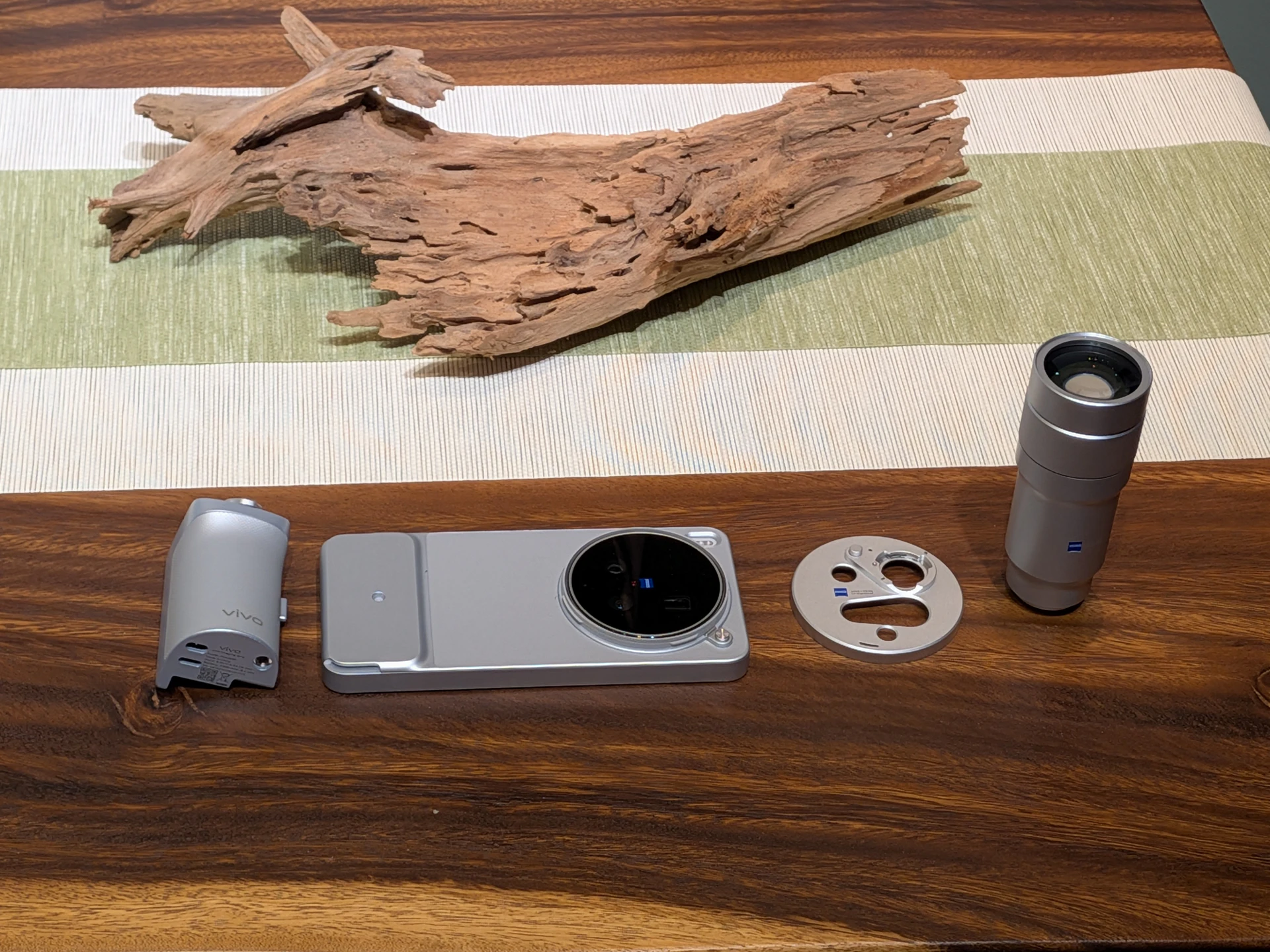 超專業錄影模式問世！手機進化成專業攝影工具　vivo X300 Ultra搶先看