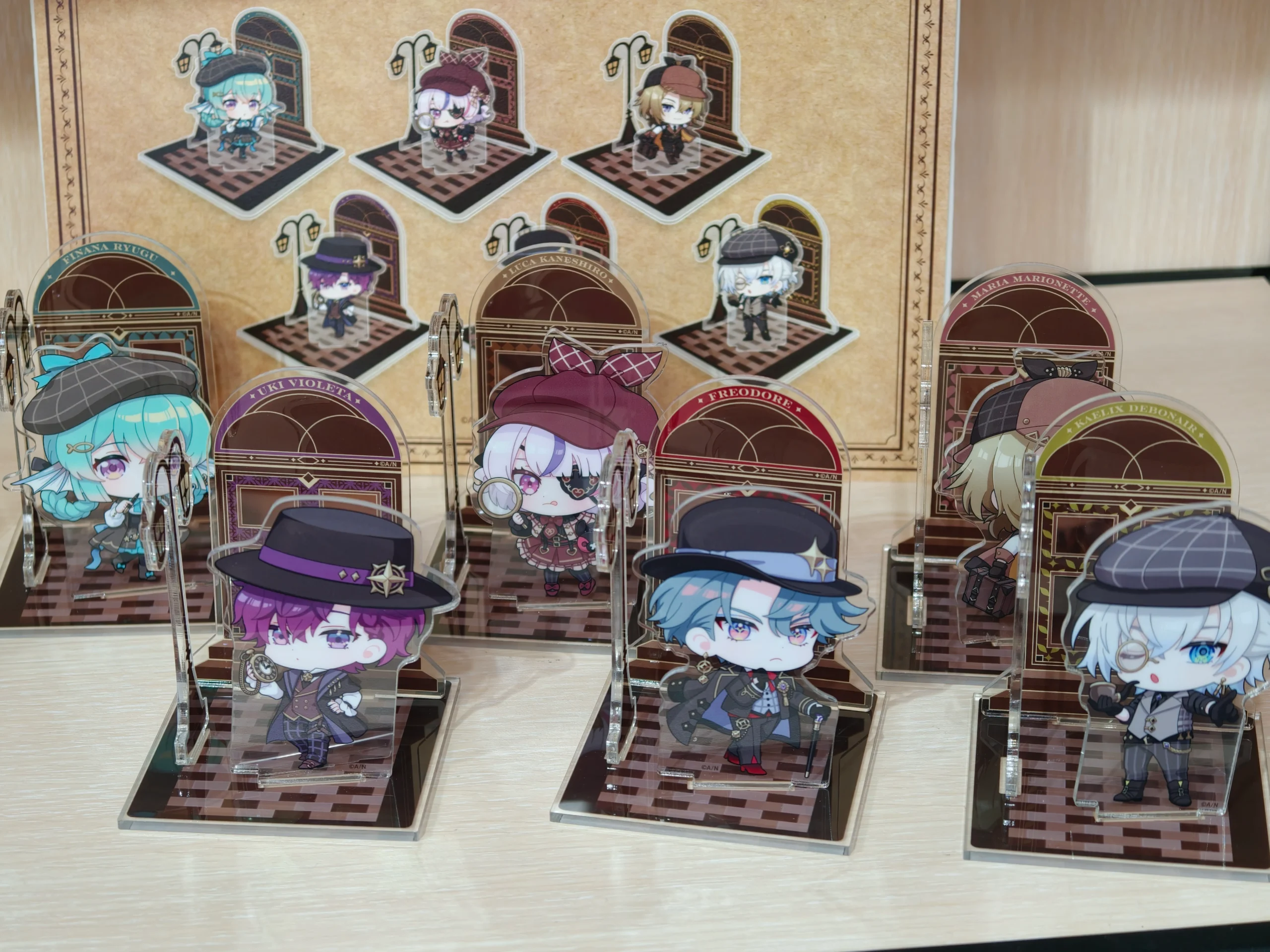 【開箱】與彩虹社 EN 的六人解開謎團！NIJISANJI EN《偵探謎影》x FANFANS CAFÉ 聯名咖啡廳正式登場！