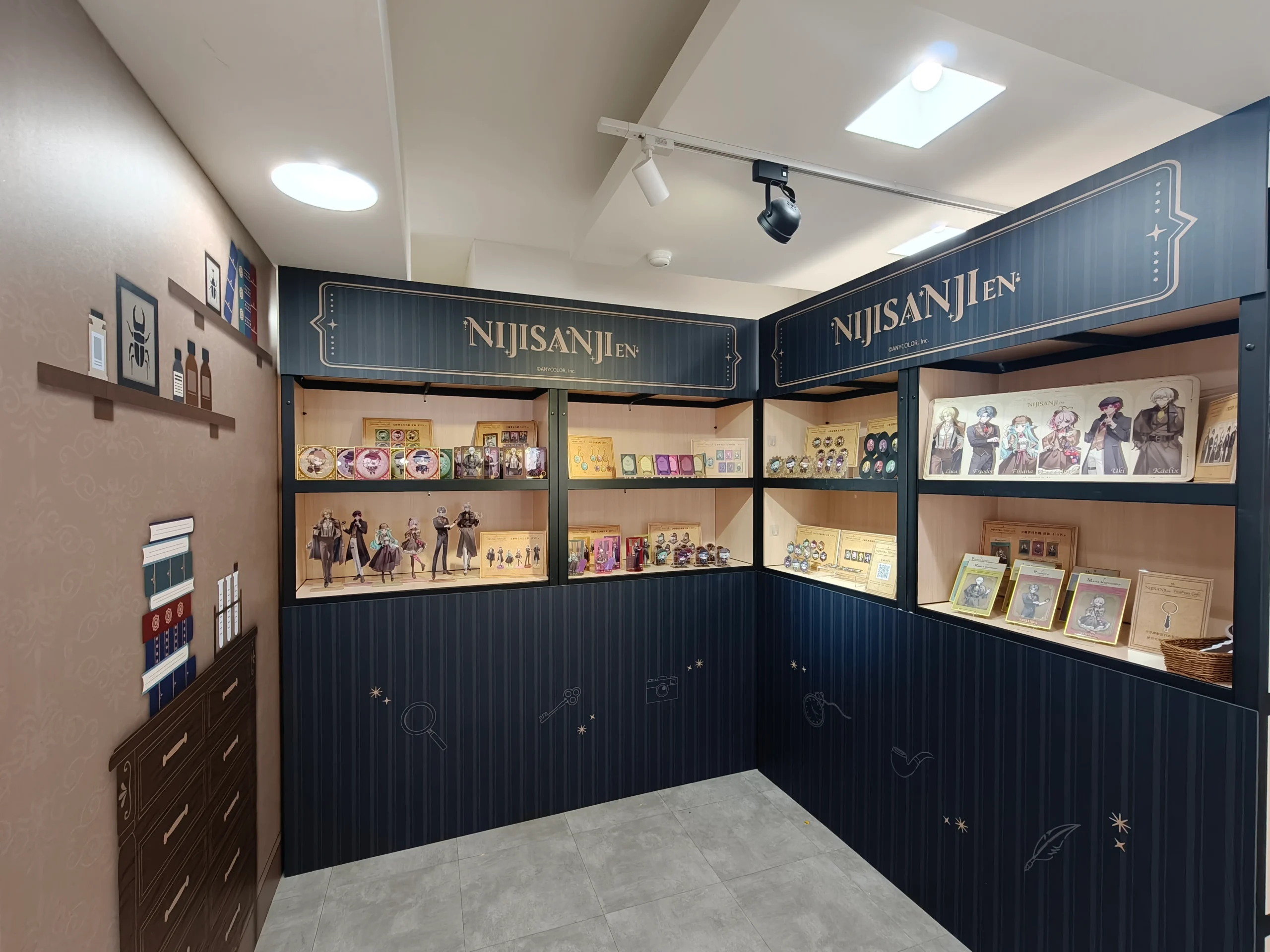 【開箱】與彩虹社 EN 的六人解開謎團！NIJISANJI EN《偵探謎影》x FANFANS CAFÉ 聯名咖啡廳正式登場！