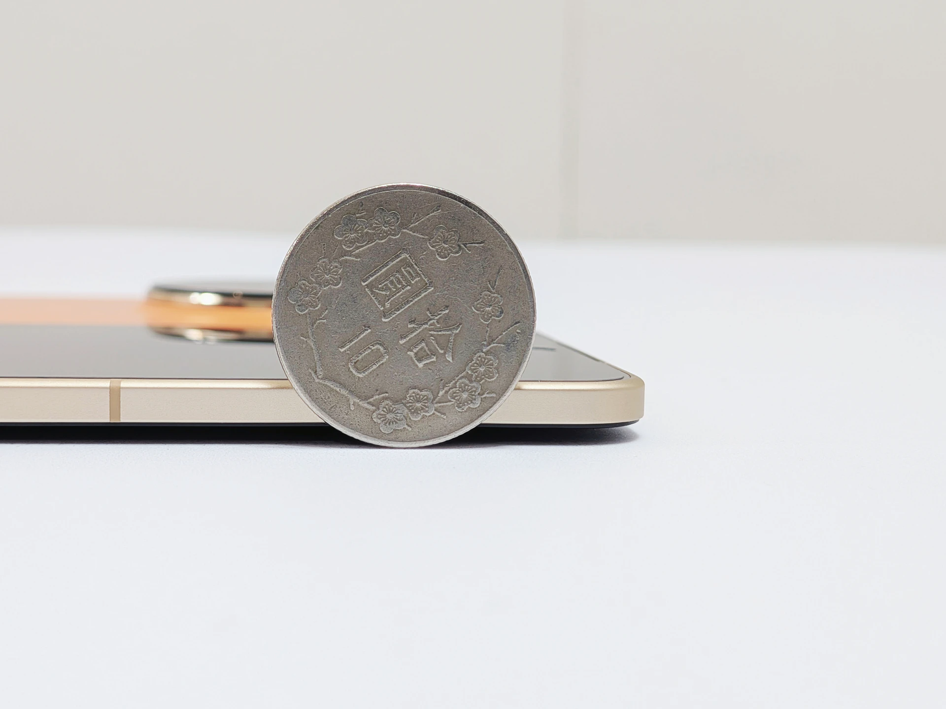 OPPO摺疊旗艦Find N6登台！主打「無感摺痕＋2億畫素」　8.93mm、225g挑戰輕薄極限