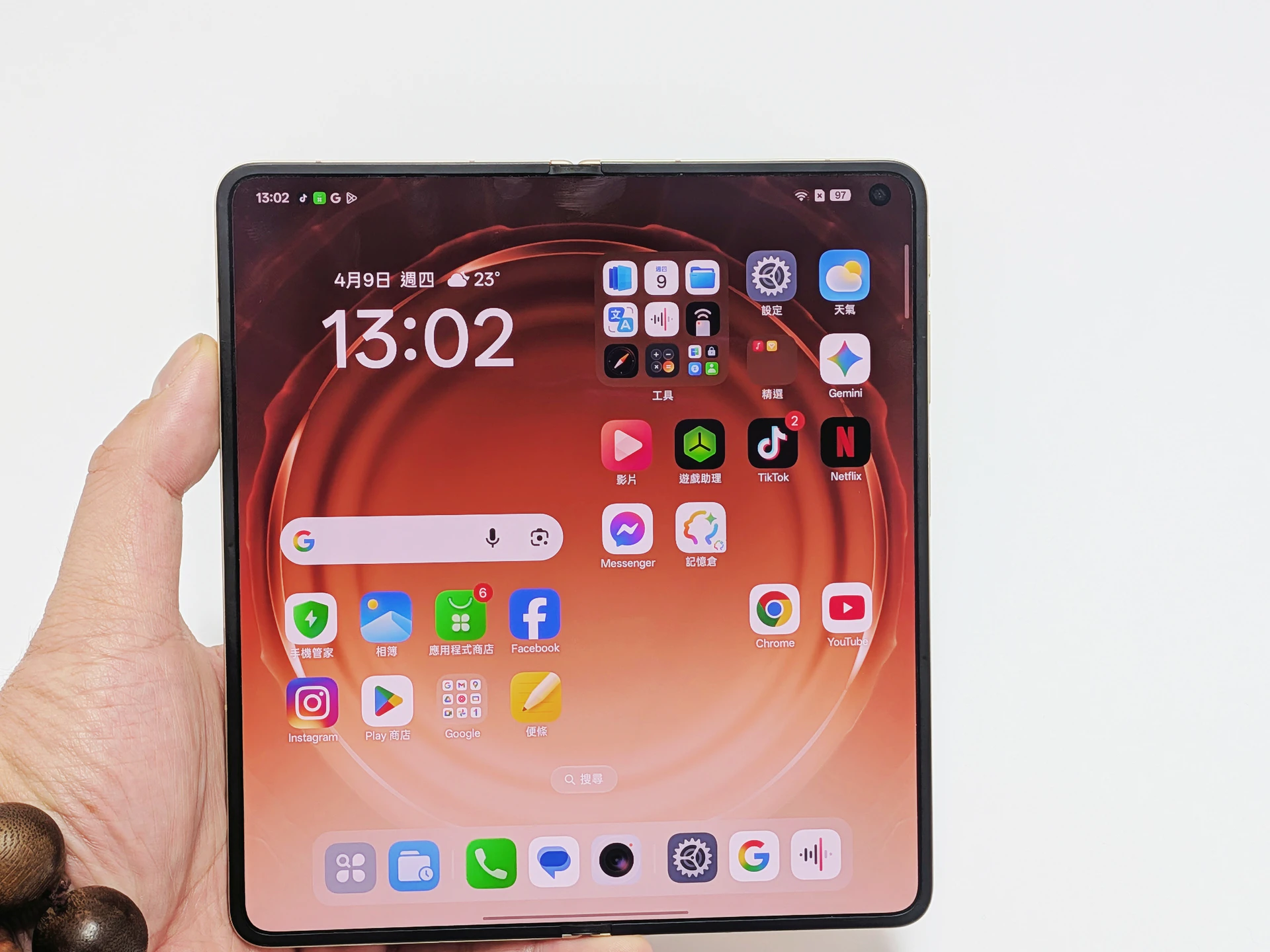 OPPO摺疊旗艦Find N6登台！主打「無感摺痕＋2億畫素」　8.93mm、225g挑戰輕薄極限