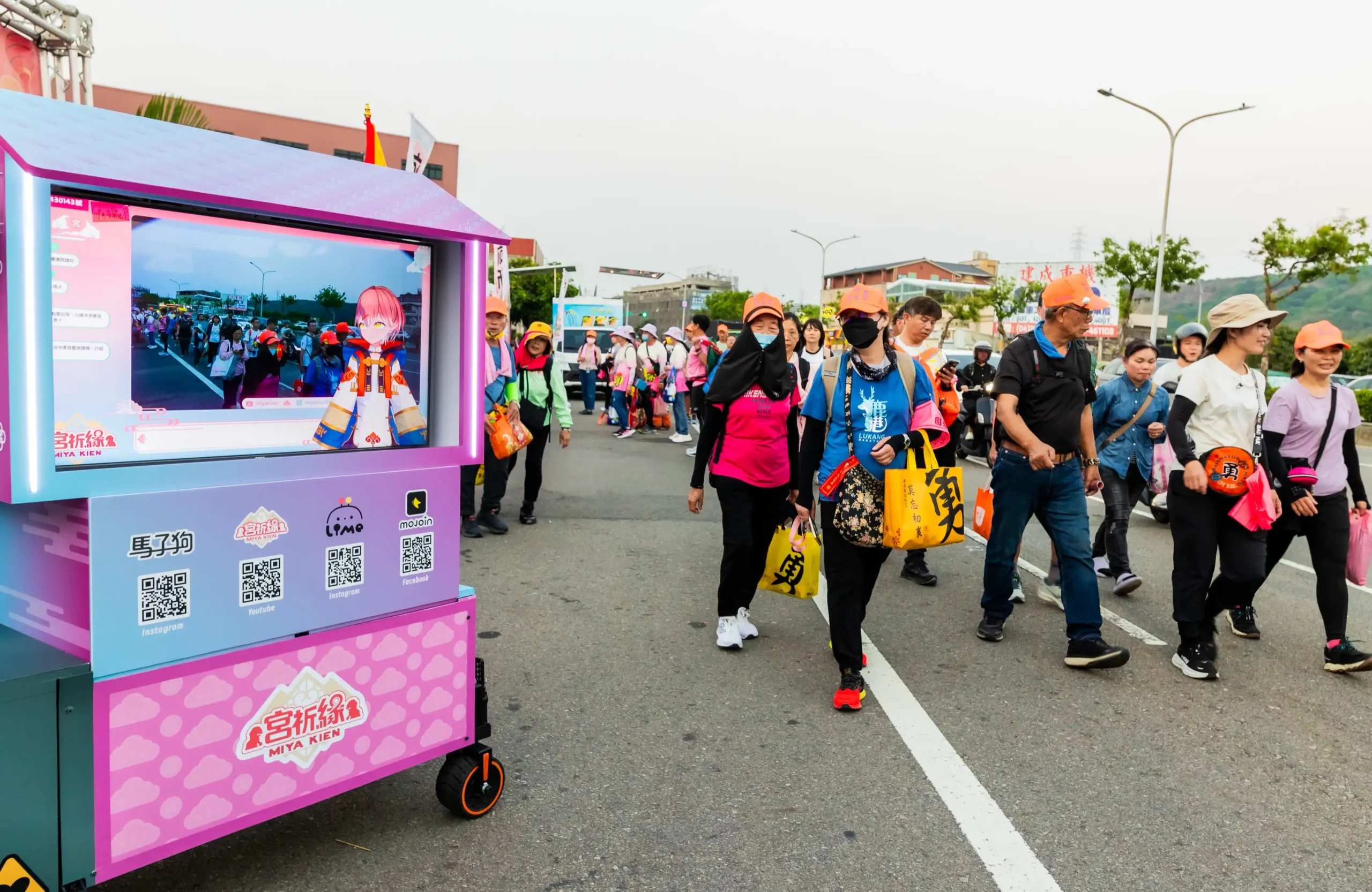 全台首例！宮廟少女「虛擬偶像宮祈緣」挑戰 9 天 8 夜白沙屯徒步進香 橘子集團原創 IP 化身「數位香燈腳」 打造虛實隨香新體驗