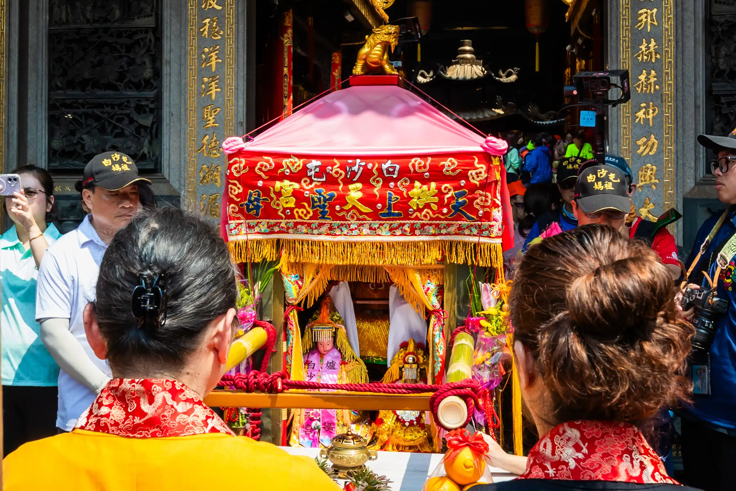 全台首例！宮廟少女「虛擬偶像宮祈緣」挑戰 9 天 8 夜白沙屯徒步進香 橘子集團原創 IP 化身「數位香燈腳」 打造虛實隨香新體驗