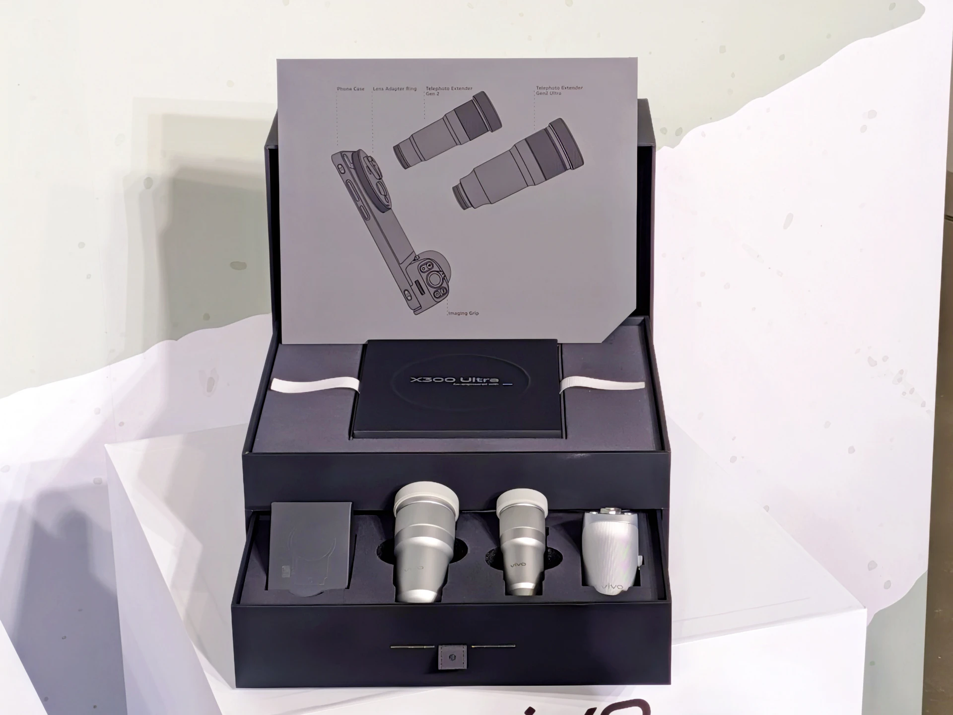 輕巧旗艦進駐長焦戰場！雙2億像素「口袋攝影機」登台　vivo X300 Ultra開放預購「最低2萬不到入手」