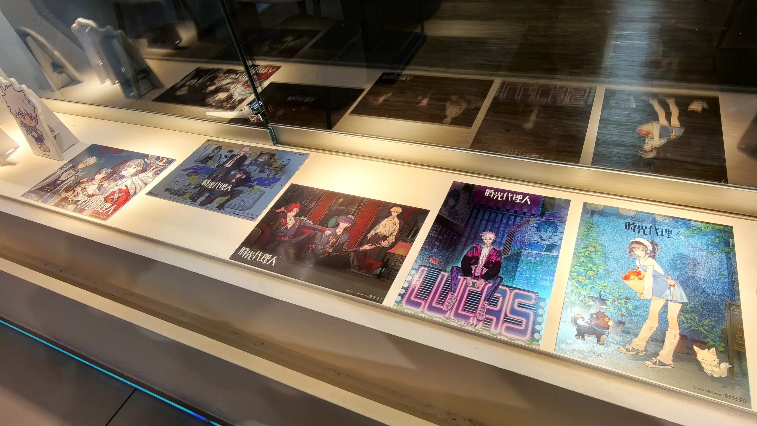 【開箱】《時光代理人》X 萌番More Fun 聯動主題店 每張照片都有屬於自己的故事