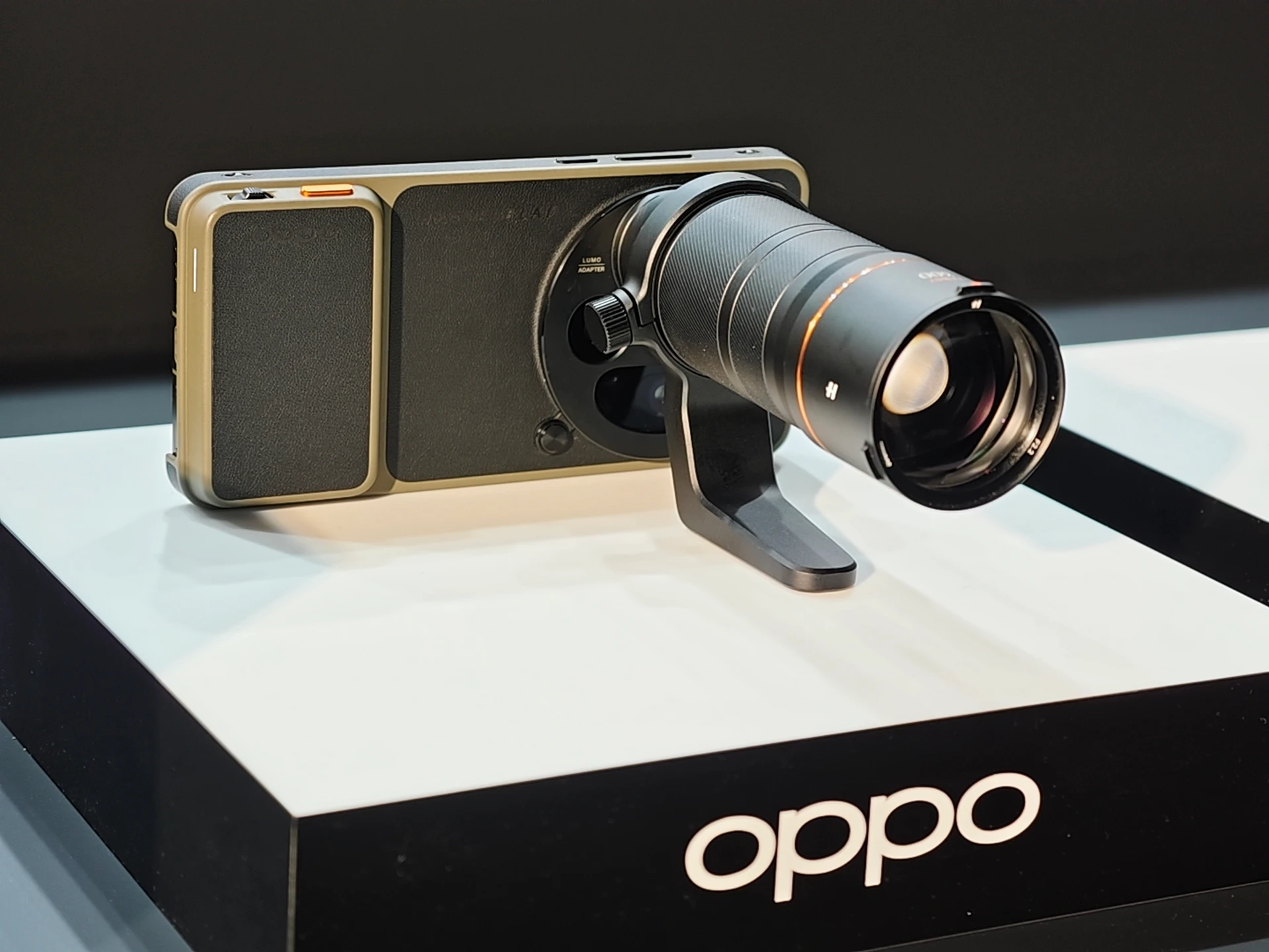 OPPO Find X9 Ultra登台　「口袋哈蘇」雙2億、10倍光學長焦直接拉滿