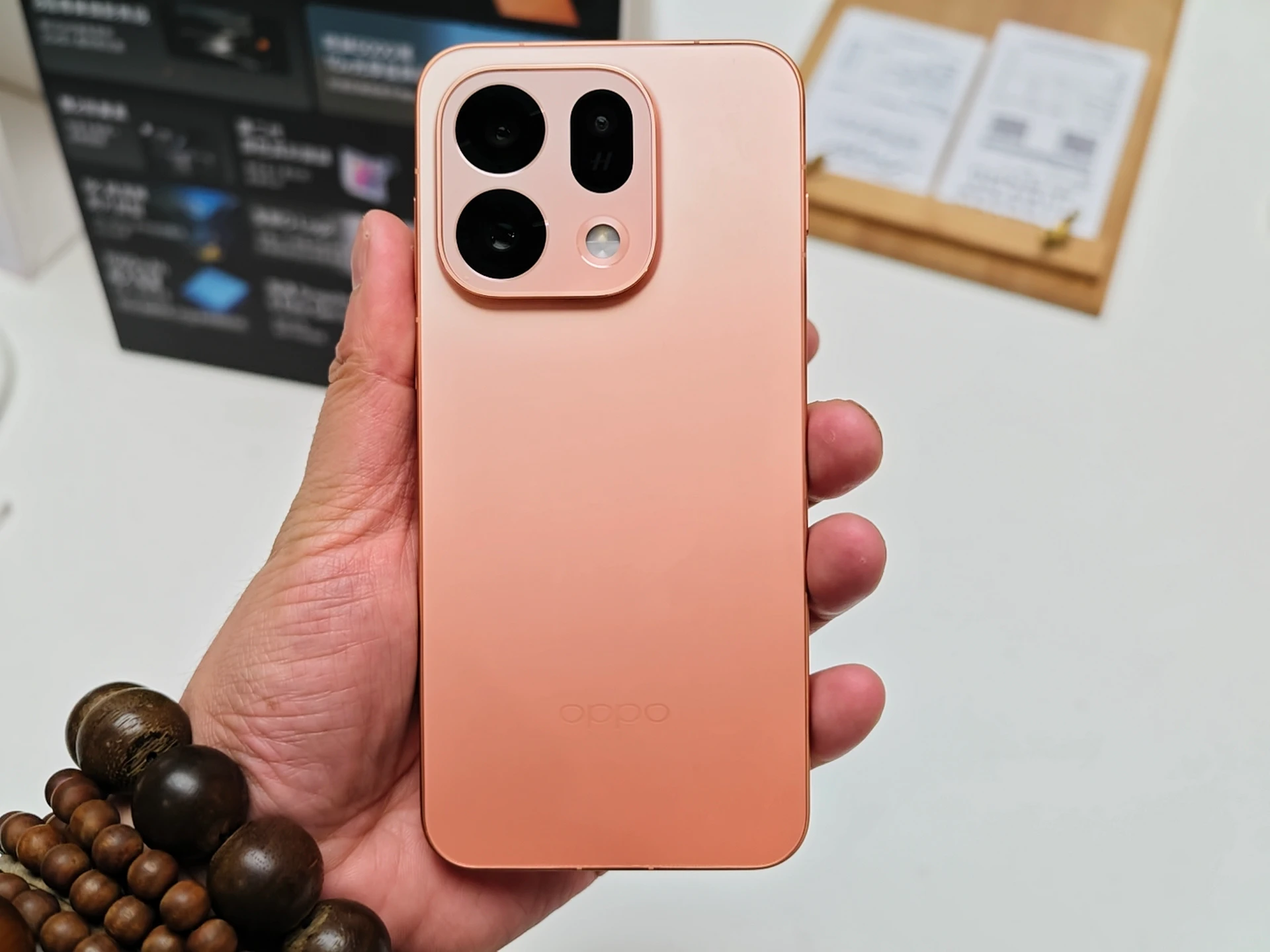 OPPO Find X9 Ultra登台　「口袋哈蘇」雙2億、10倍光學長焦直接拉滿