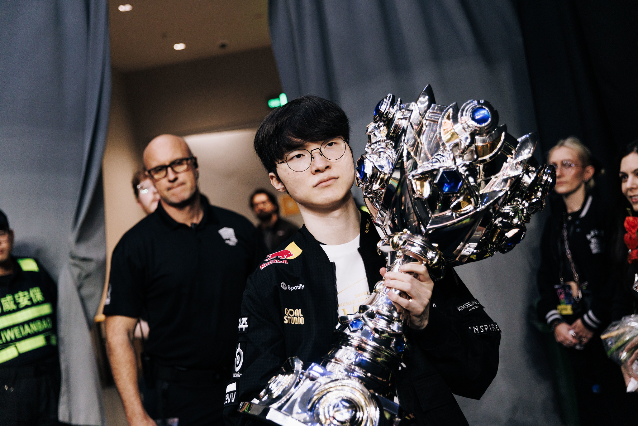傳奇電競選手 Faker 家屬遭死亡威脅，首爾地鐵站增派警力防範突襲