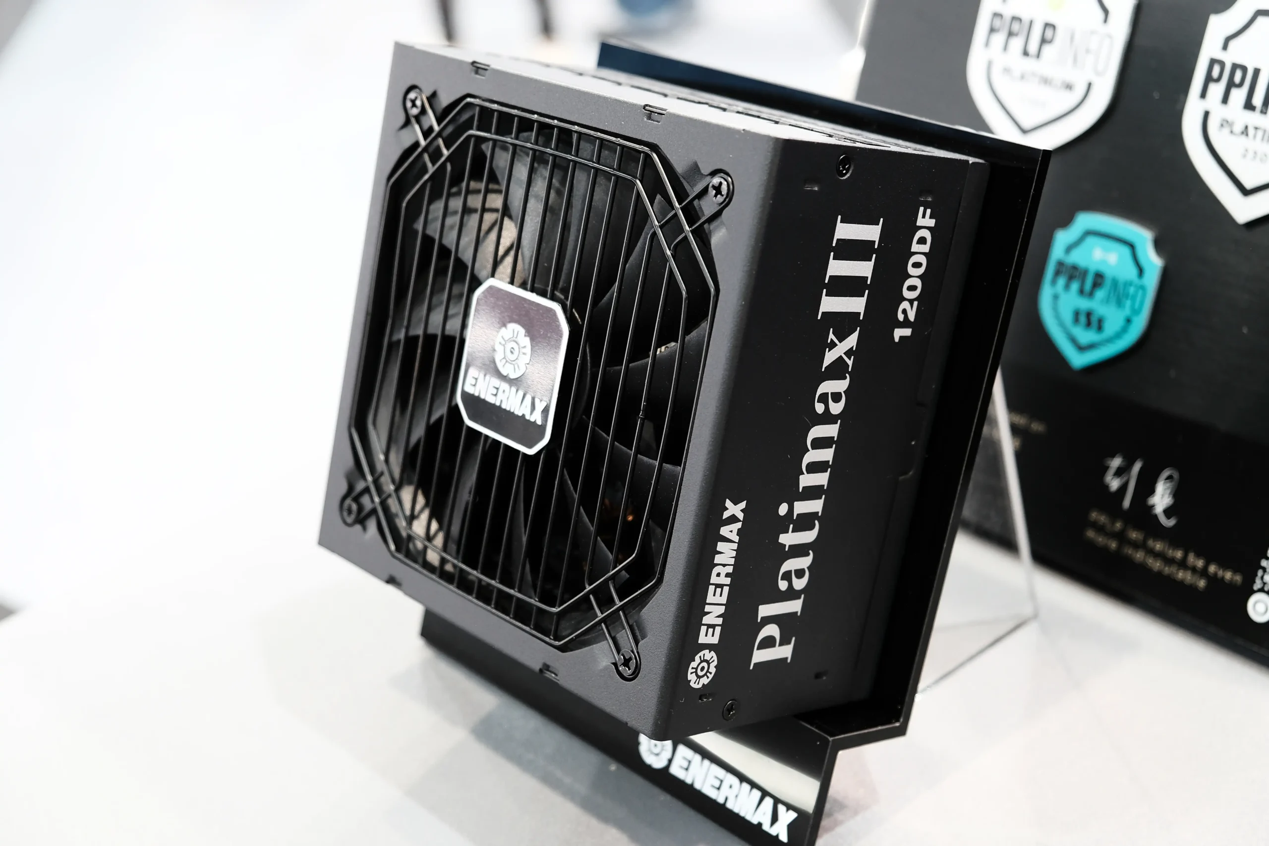 ENERMAX 保銳科技推出 MaxTytan II 1650W ATX 3.1 鈦金牌電源供應器