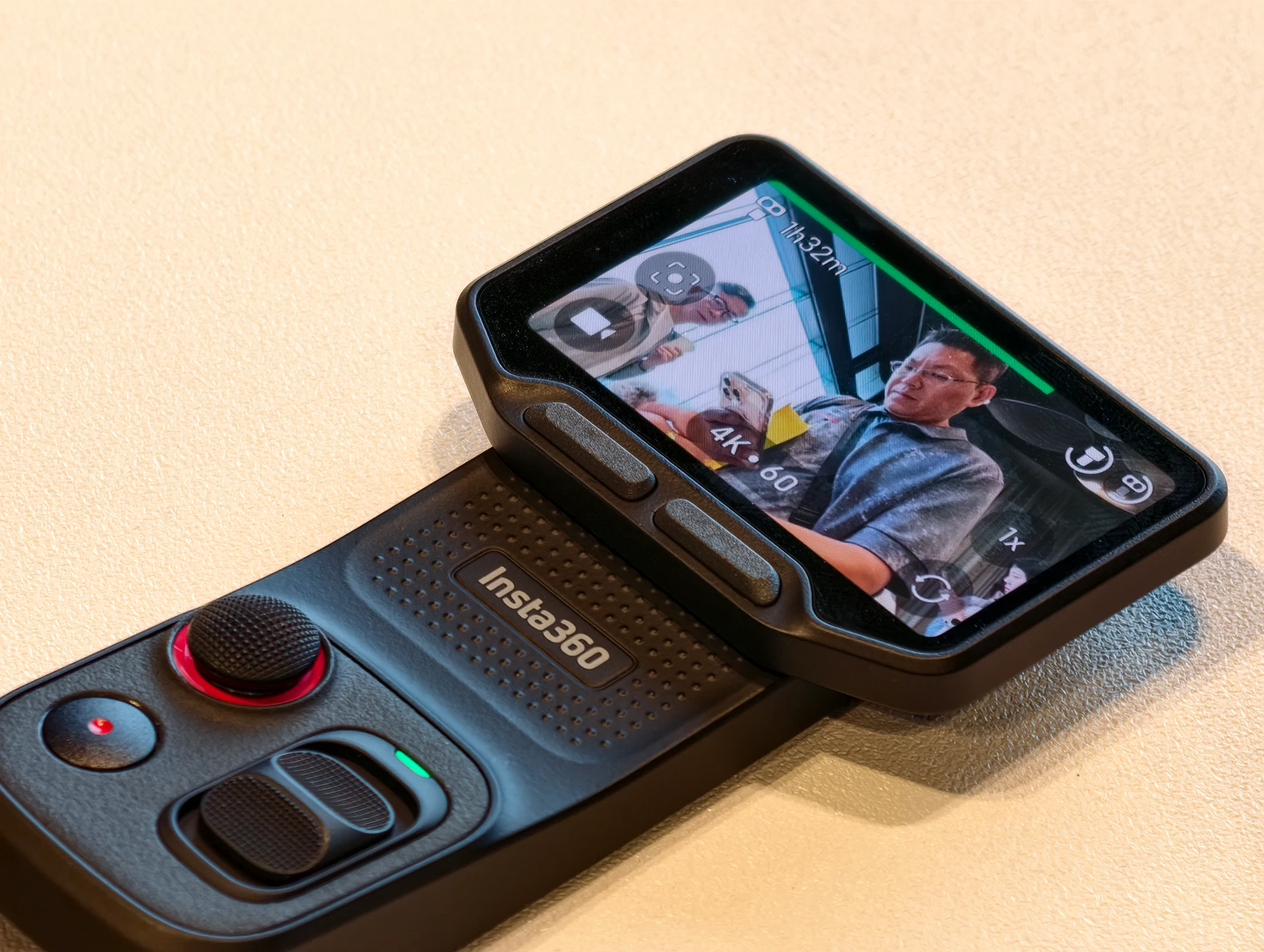 主打一機多能、萊卡深度合作　Insta360 旗艦雙鏡頭雲台相機 Luna Ultra 正式登台