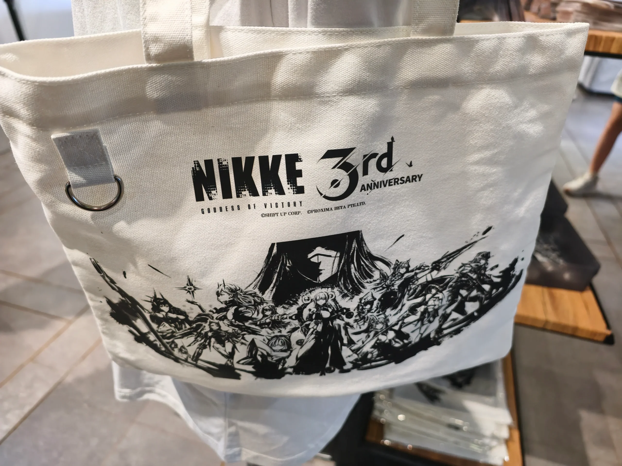 【開箱】《勝利女神：妮姬》墨繪 |《孤獨搖滾》期間限定快閃店