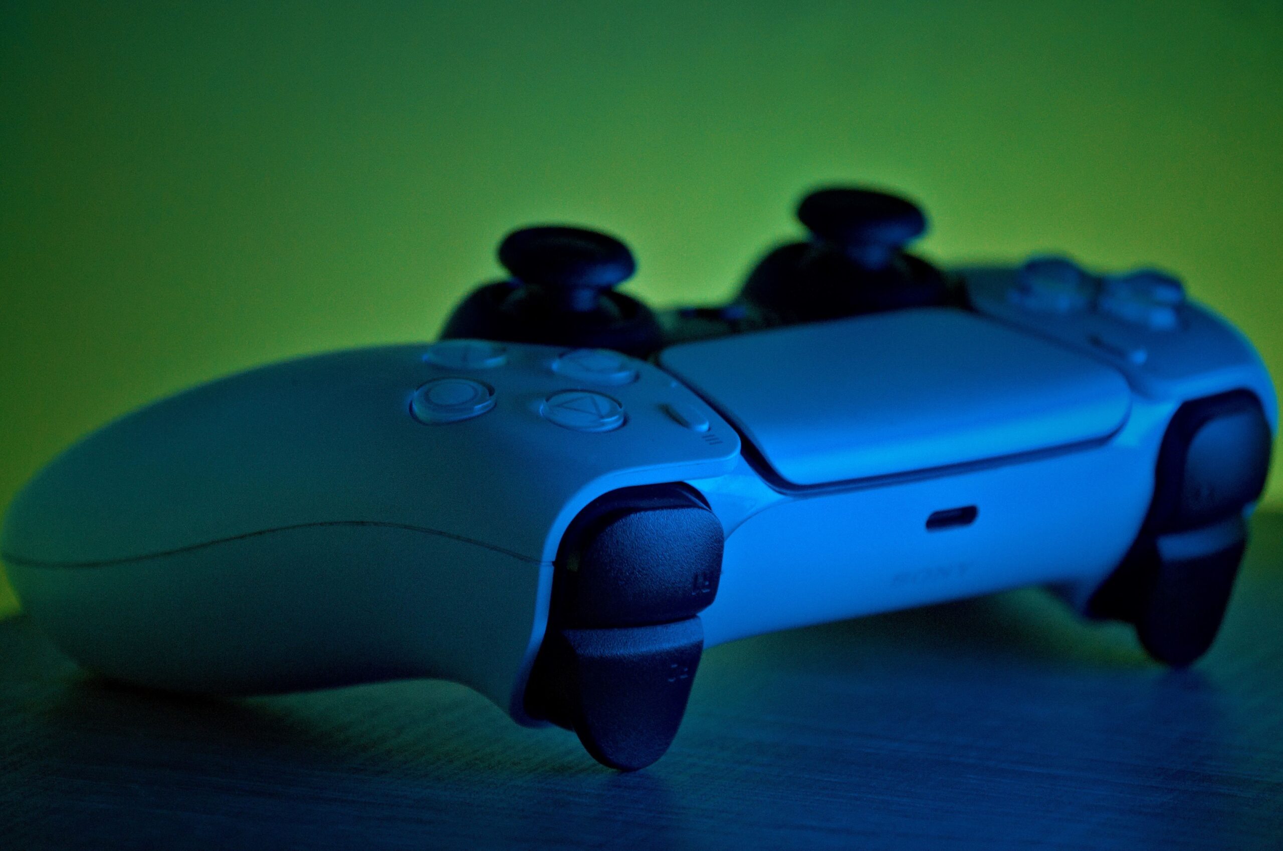 角色被冰凍你也別想動？Sony 專利手把可直接「鎖死」你的手指