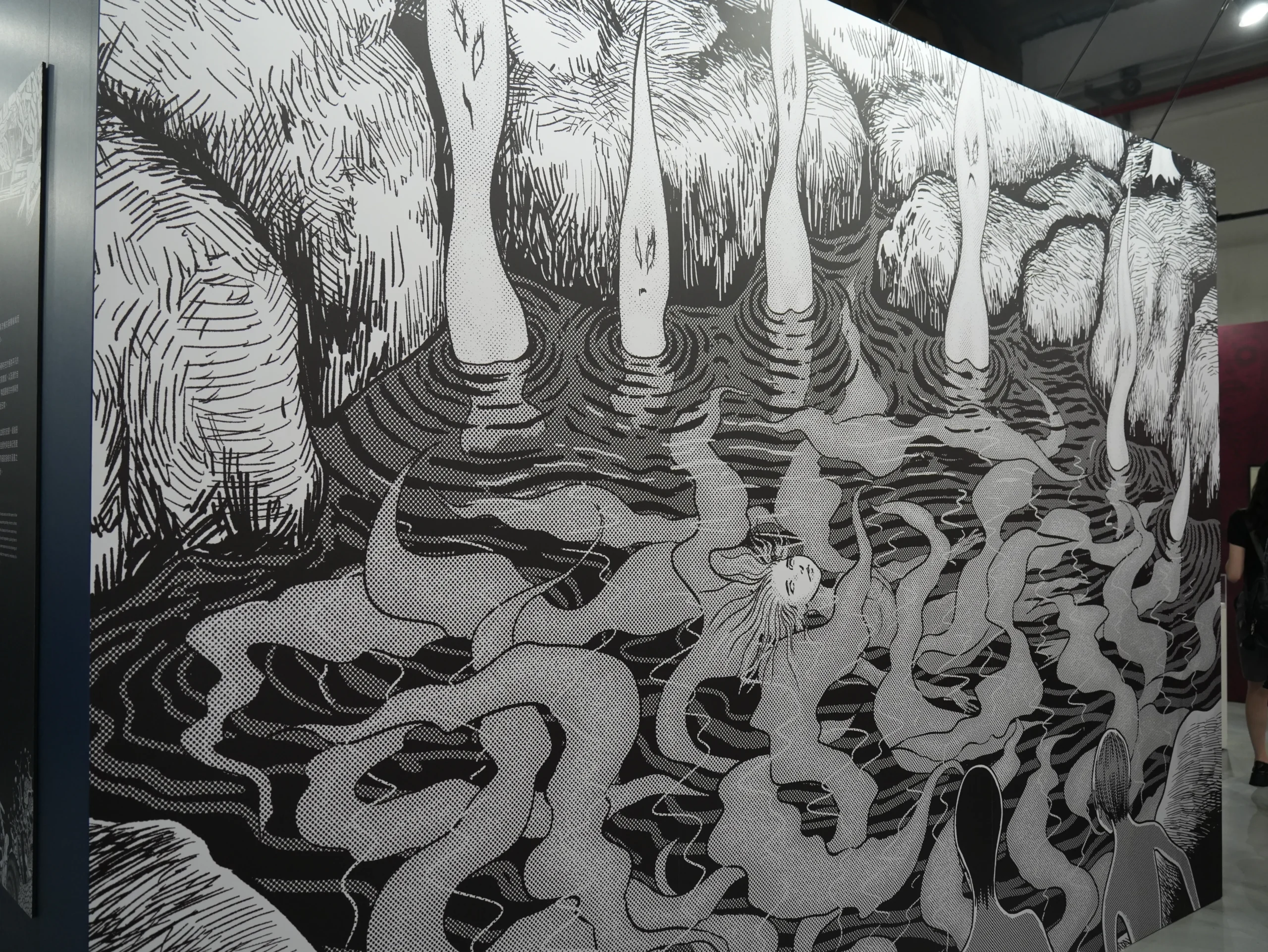 【開箱】伊藤潤二首場海外大型原畫展《伊藤潤二展 誘惑》登台　走進恐怖大師怪誕、詭譎又令人著迷的藝術世界