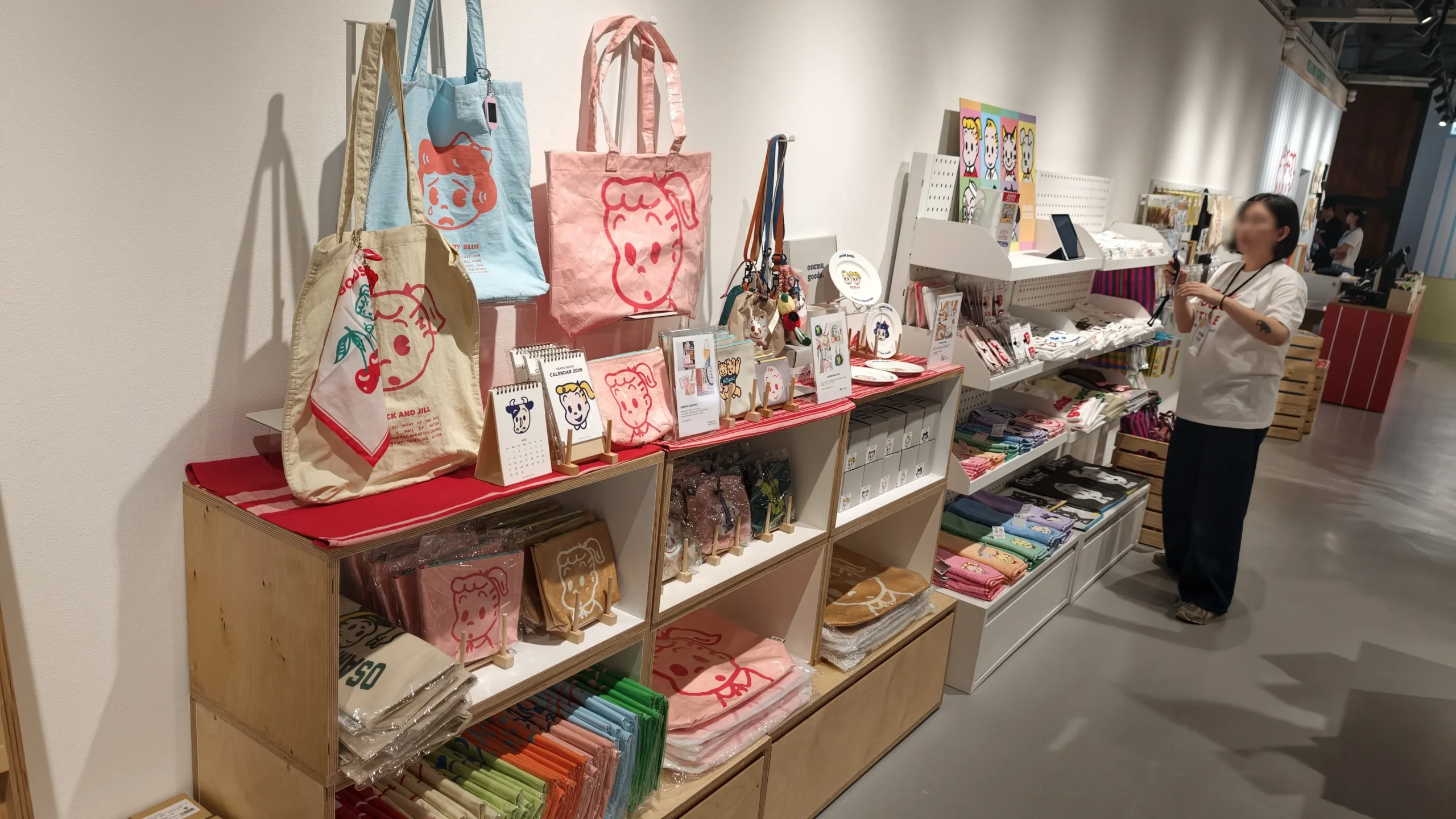 【開箱】橫跨半世紀的療癒力!日本「可愛始祖」原田治《OSAMU GOODS 50週年展》客製T恤、展覽限定商品搶先看~