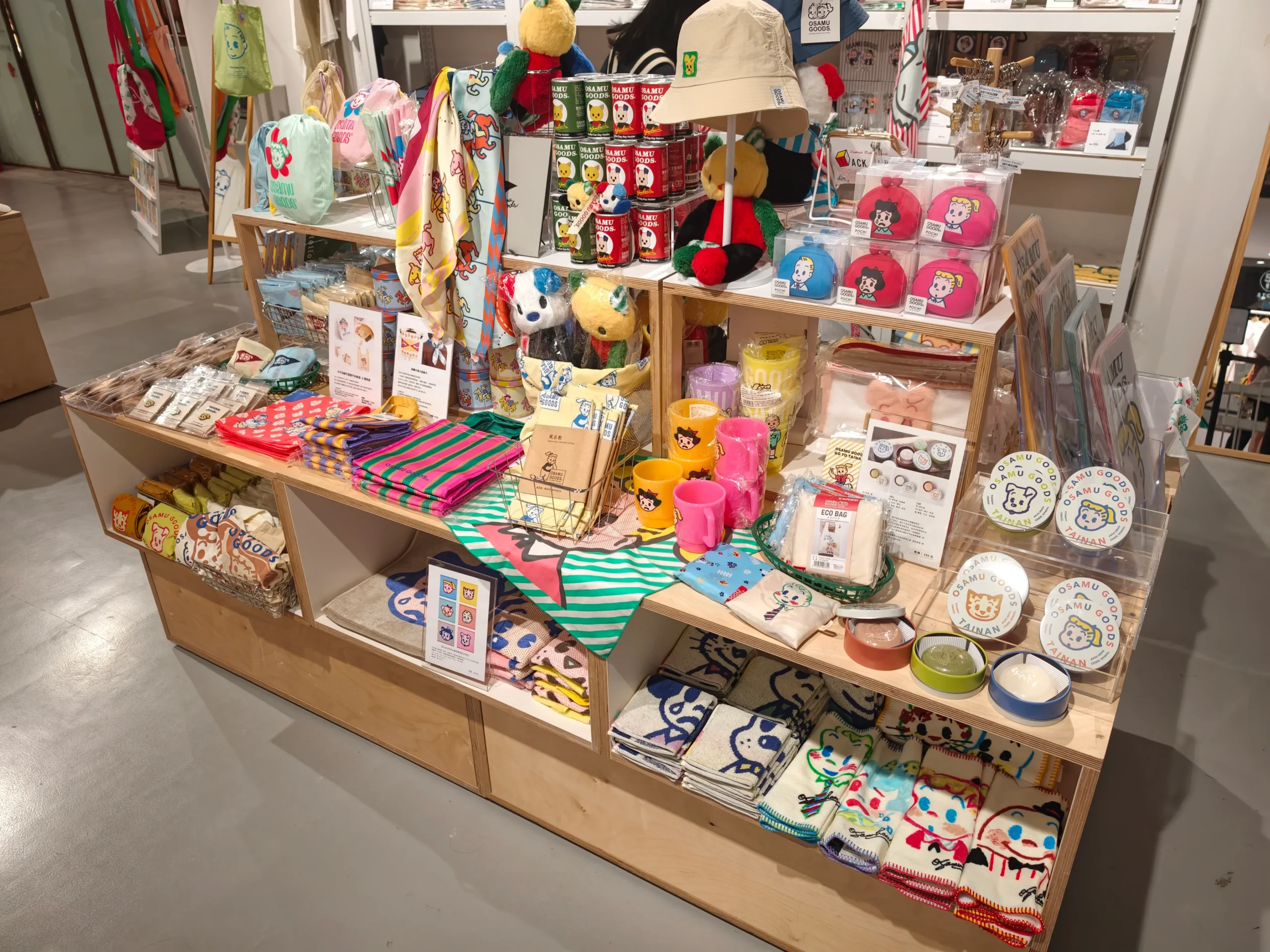 【開箱】橫跨半世紀的療癒力!日本「可愛始祖」原田治《OSAMU GOODS 50週年展》客製T恤、展覽限定商品搶先看~