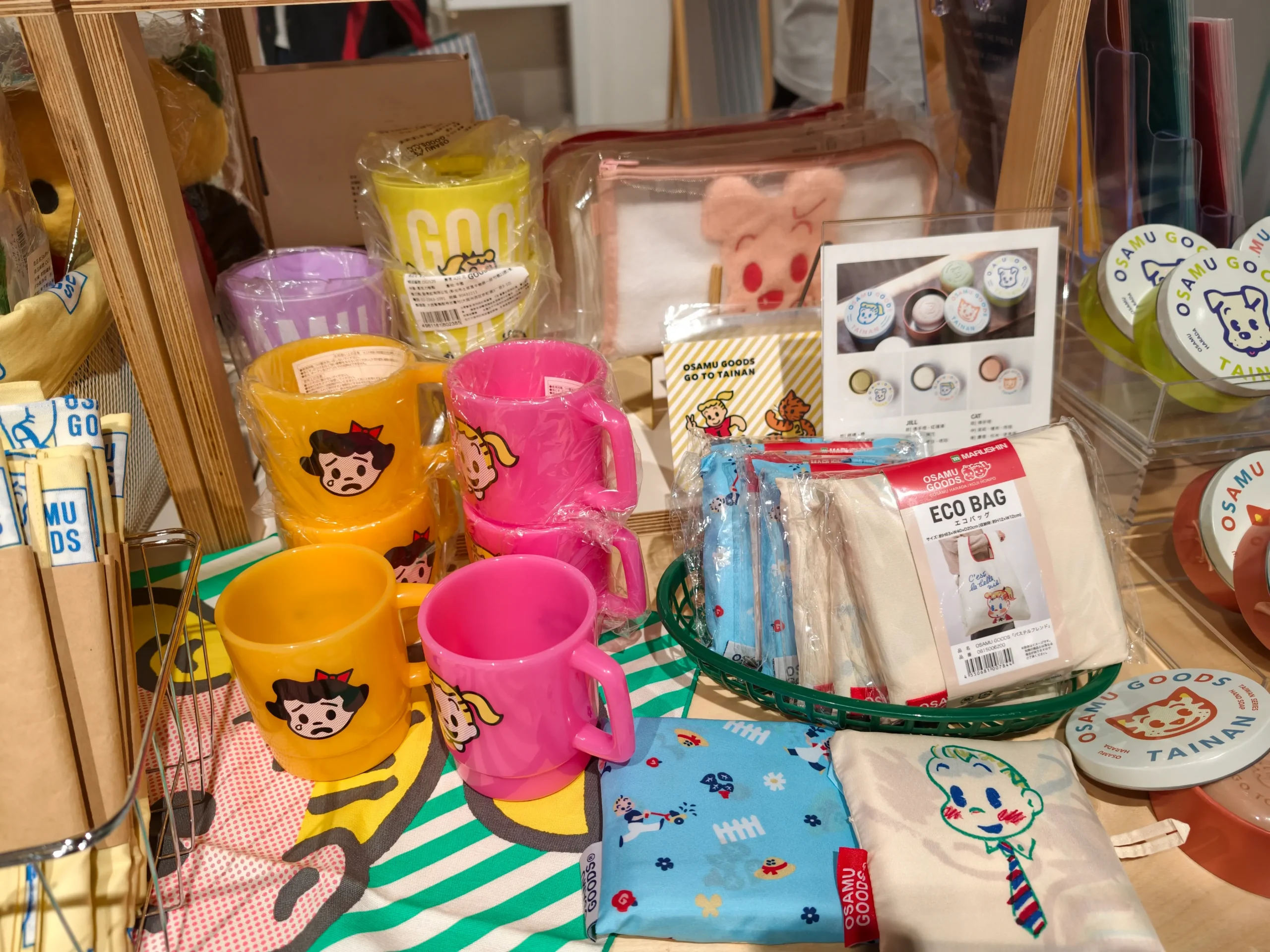 【開箱】橫跨半世紀的療癒力！日本「可愛始祖」原田治《OSAMU GOODS 50週年展》客製T恤、展覽限定商品搶先看~