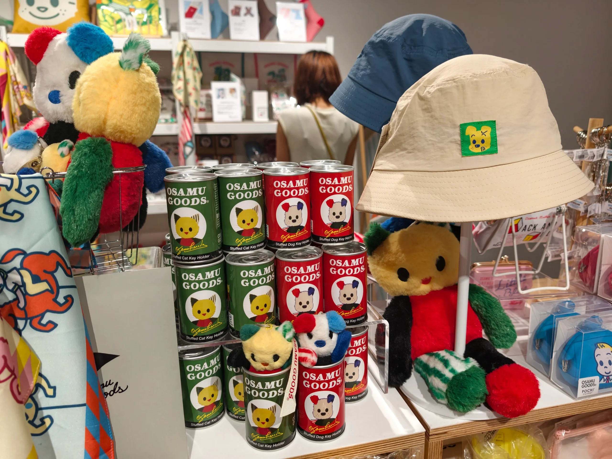 【開箱】橫跨半世紀的療癒力！日本「可愛始祖」原田治《OSAMU GOODS 50週年展》客製T恤、展覽限定商品搶先看~