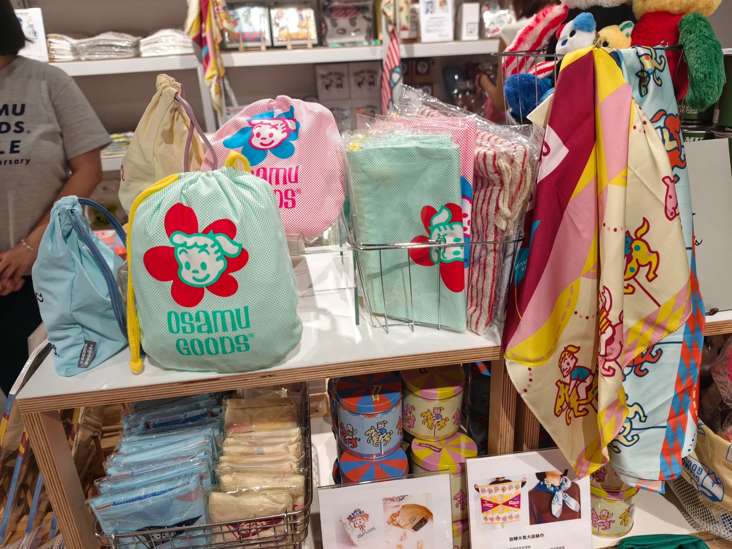 【開箱】橫跨半世紀的療癒力！日本「可愛始祖」原田治《OSAMU GOODS 50週年展》客製T恤、展覽限定商品搶先看~